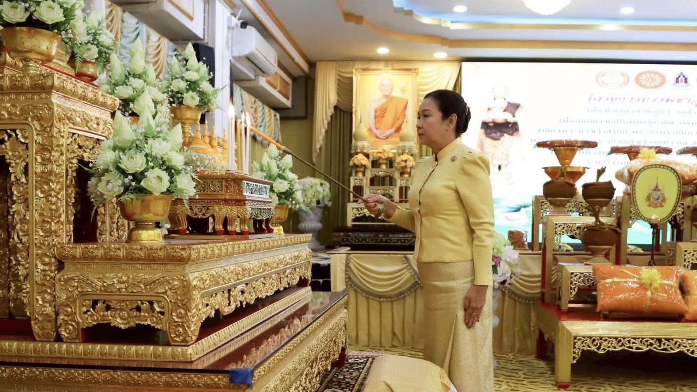 พช.สมุทรสงคราม ร่วมพิธีบรรพชาอุปสมบท โครงการบรรพชาอุปสมบทและปฏิบัติธรรมเนื่องในวันวิสาขบูชา วันสำคัญสากลโลก