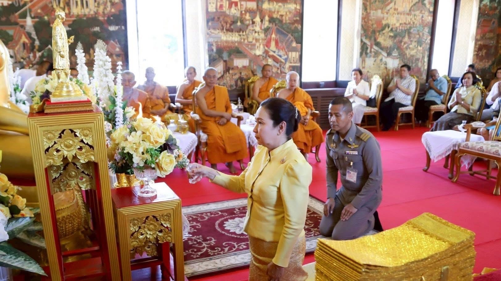 พช.สมุทรสงคราม ร่วมพิธีเจริญพระพุทธมนต์ อุทิศถวายพระราชกุศล และพิธีบวงสรวง พระบาทสมเด็จพระพุทธเลิศหล้านภาลัย เพื่อความเป็นสิริมงคล เป็นปฐมฤกษ์ในการบูรณปฏิสังขรณ์โบราณสถาน วัดอัมพวันเจติยาราม