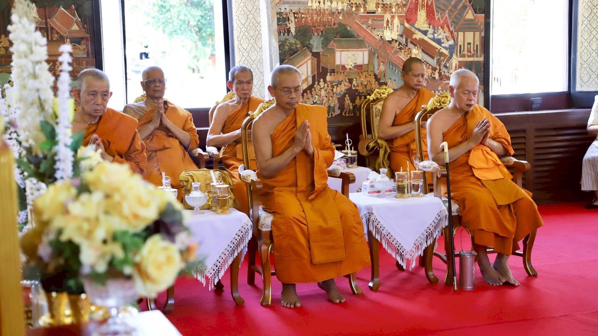 พช.สมุทรสงคราม ร่วมพิธีเจริญพระพุทธมนต์ อุทิศถวายพระราชกุศล และพิธีบวงสรวง พระบาทสมเด็จพระพุทธเลิศหล้านภาลัย เพื่อความเป็นสิริมงคล เป็นปฐมฤกษ์ในการบูรณปฏิสังขรณ์โบราณสถาน วัดอัมพวันเจติยาราม