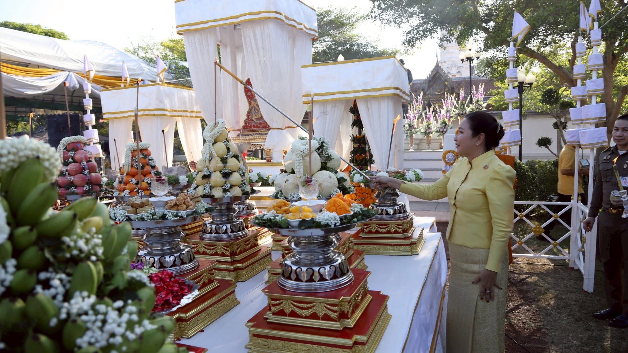 พช.สมุทรสงคราม ร่วมพิธีเจริญพระพุทธมนต์ อุทิศถวายพระราชกุศล และพิธีบวงสรวง พระบาทสมเด็จพระพุทธเลิศหล้านภาลัย เพื่อความเป็นสิริมงคล เป็นปฐมฤกษ์ในการบูรณปฏิสังขรณ์โบราณสถาน วัดอัมพวันเจติยาราม