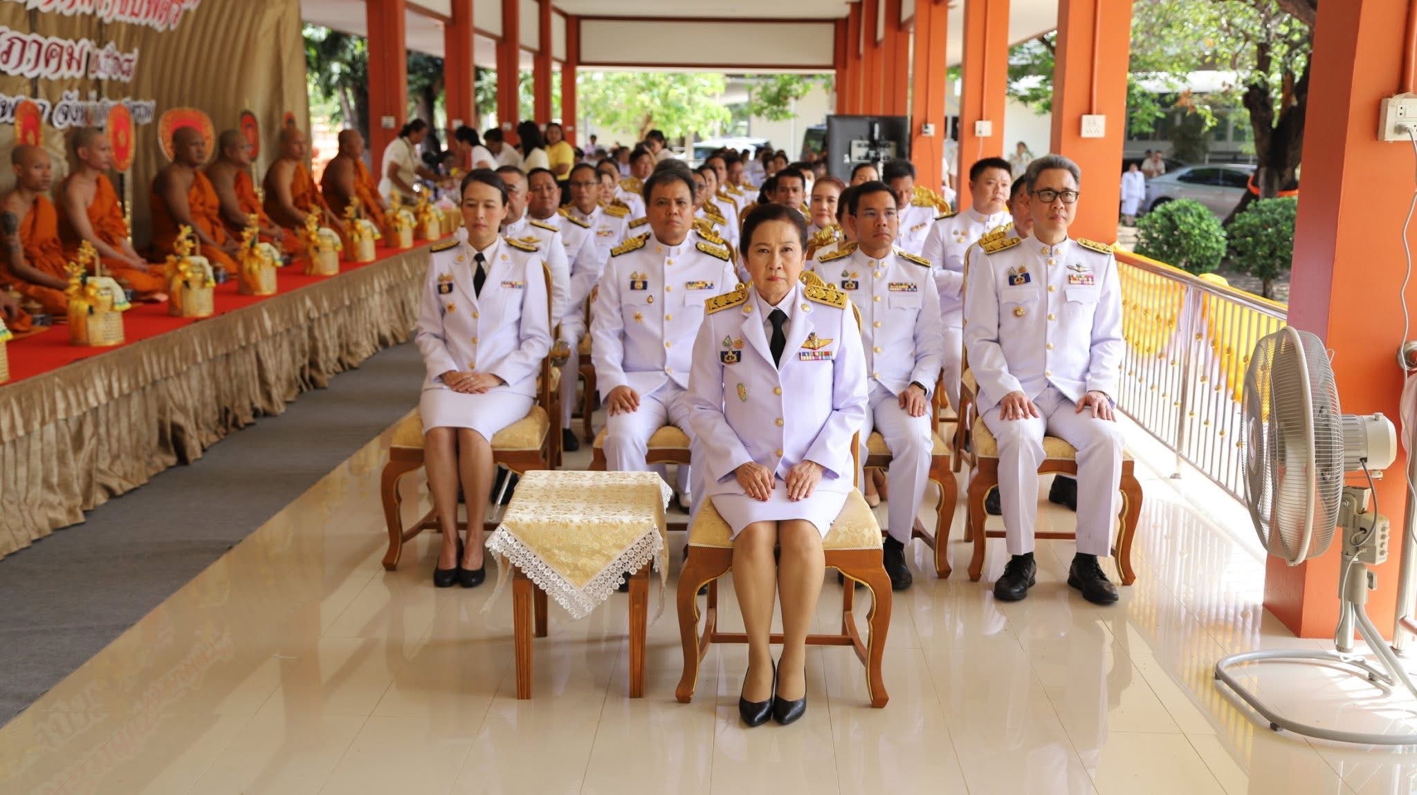 พช.สมุทรสงคราม ร่วมกิจกรรม เข้าวัดรับศีลรับพร เจริญพระพุทธมนต์ ฟังธรรม และเวียนเทียน ตามโครงการส่งเสริมพระพุทธศาสนา เนื่องในวันวิสาขบูชา พุทธศักราช 2568