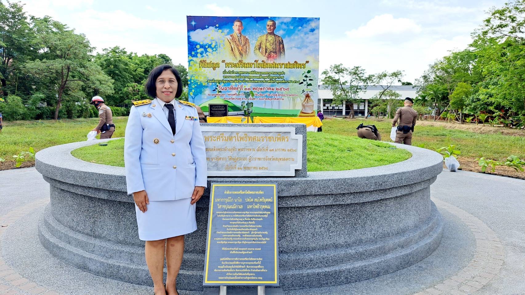 พช.สมุทรสงคราม ร่วมกิจกรรม เข้าวัดรับศีลรับพร เจริญพระพุทธมนต์ ฟังธรรม และเวียนเทียน ตามโครงการส่งเสริมพระพุทธศาสนา เนื่องในวันวิสาขบูชา พุทธศักราช 2568