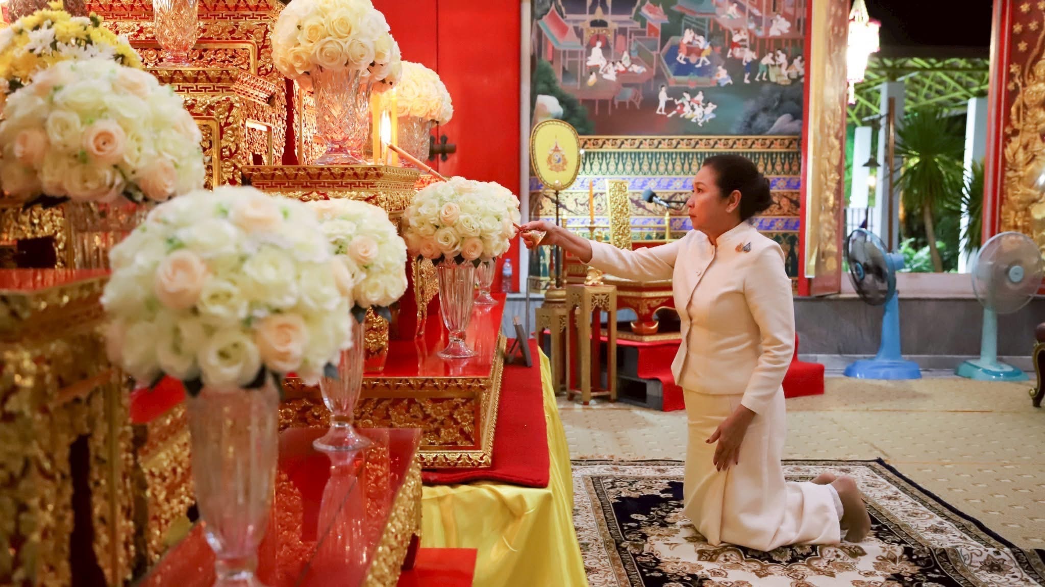 พช.สมุทรสงคราม ร่วมกิจกรรม เข้าวัดรับศีลรับพร เจริญพระพุทธมนต์ ฟังธรรม และเวียนเทียน ตามโครงการส่งเสริมพระพุทธศาสนา เนื่องในวันวิสาขบูชา พุทธศักราช 2568