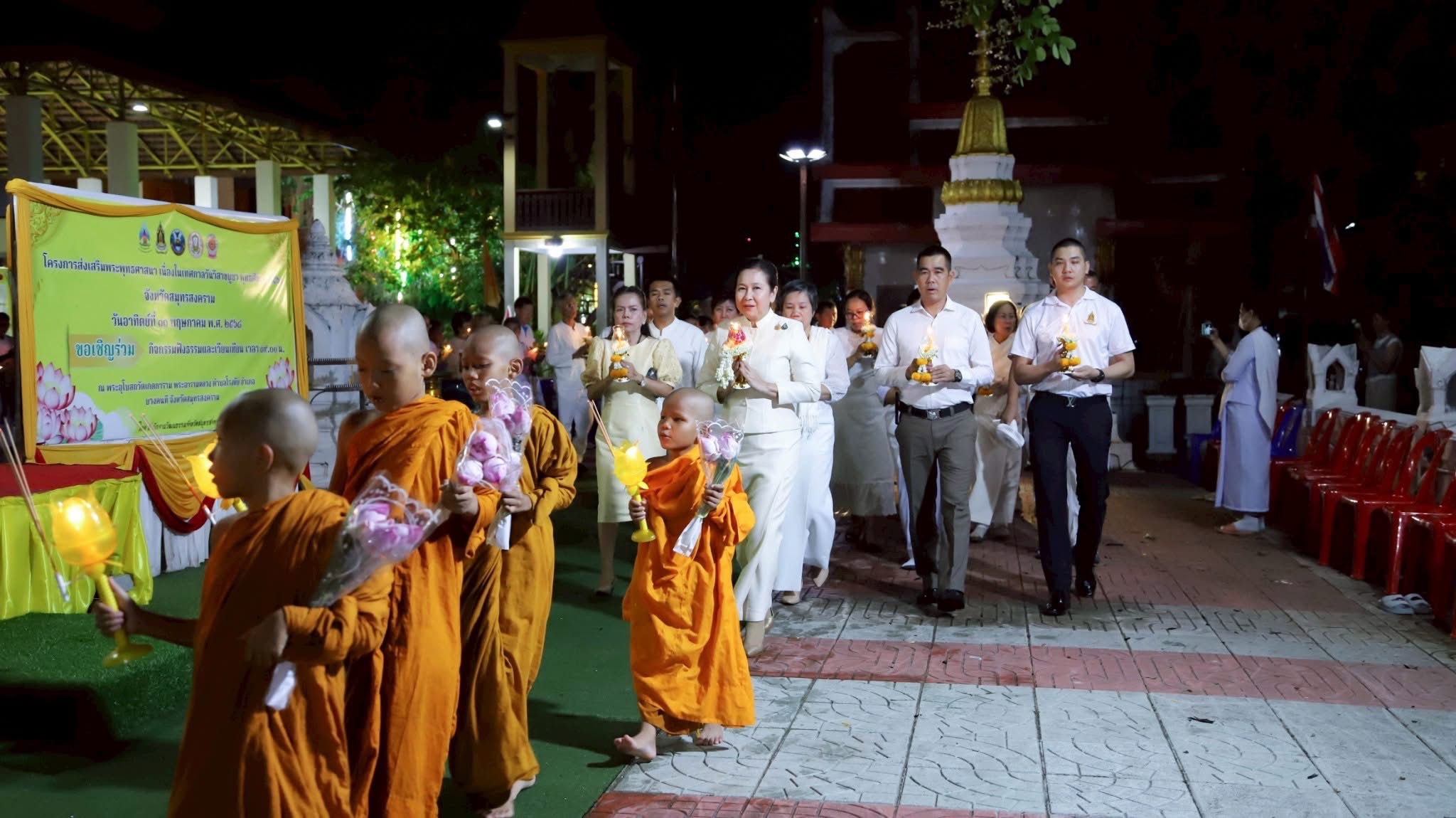 พช.สมุทรสงคราม ร่วมกิจกรรม เข้าวัดรับศีลรับพร เจริญพระพุทธมนต์ ฟังธรรม และเวียนเทียน ตามโครงการส่งเสริมพระพุทธศาสนา เนื่องในวันวิสาขบูชา พุทธศักราช 2568