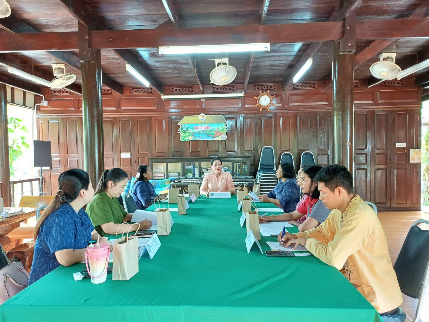 พช.สมุทรสงคราม ดำเนินงานโครงการส่งเสริมการจัดการความรู้ เพื่อการเสริมสมรรถนะผู้นำการเปลี่ยนแปลง (KM สัญจร) ปีงบประมาณ พ.ศ. 2568 โดยมีวัตถุประสงค์เพื่อส่งเสริมบุคลากรให้มีทักษะในการจัดการความรู้งานพัฒนาชุมชน และนำองค์ความรู้มาเผยแพร่ประชาสัมพันธ์