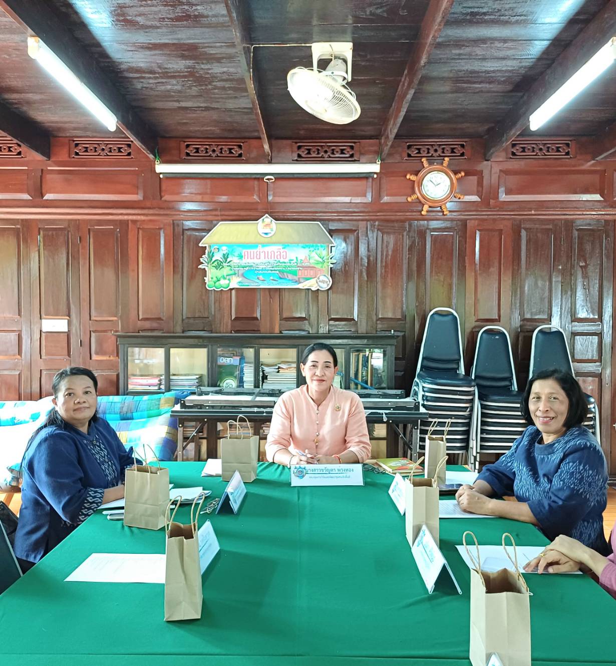 พช.สมุทรสงคราม ดำเนินงานโครงการส่งเสริมการจัดการความรู้ เพื่อการเสริมสมรรถนะผู้นำการเปลี่ยนแปลง (KM สัญจร) ปีงบประมาณ พ.ศ. 2568 โดยมีวัตถุประสงค์เพื่อส่งเสริมบุคลากรให้มีทักษะในการจัดการความรู้งานพัฒนาชุมชน และนำองค์ความรู้มาเผยแพร่ประชาสัมพันธ์