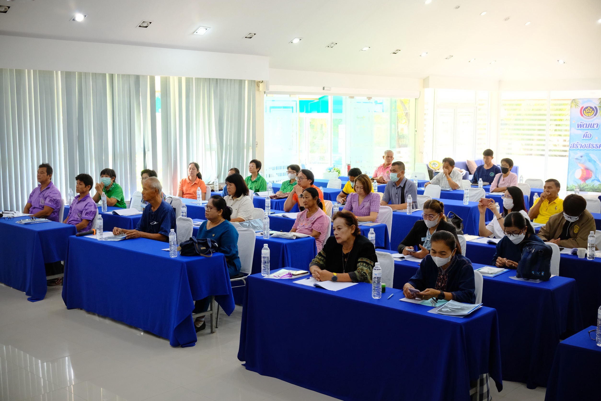 พช.สมุทรสงคราม ดำเนินโครงการประชุมเชิงปฏิบัติการส่งเสริมกิจกรรมเครือข่ายกลุ่มออมทรัพย์เพื่อการผลิต ระดับจังหวัด