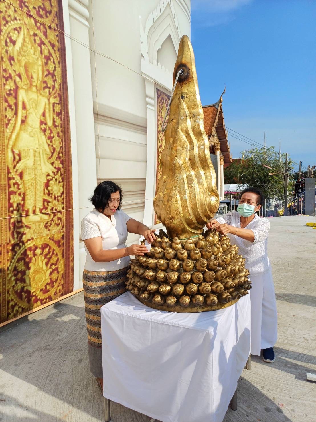 พช.สมุทรสงคราม ร่วมพิธีบรรจุดวงพระหทัย ยกยอดพระเกตุมาลา “องค์หลวงพ่อบ้านแหลม” ขนาดความสูง 12.30 เมตร และพิธีเททองหล่อหลวงพ่อบ้านแหลม “องค์จำลอง” ฉลองครบรอบ 123 ปีจังหวัดสมุทรสงคราม ขึ้นประดิษฐานบนอาคารมูลนิธิ 123 ปี สมุทรสงคราม