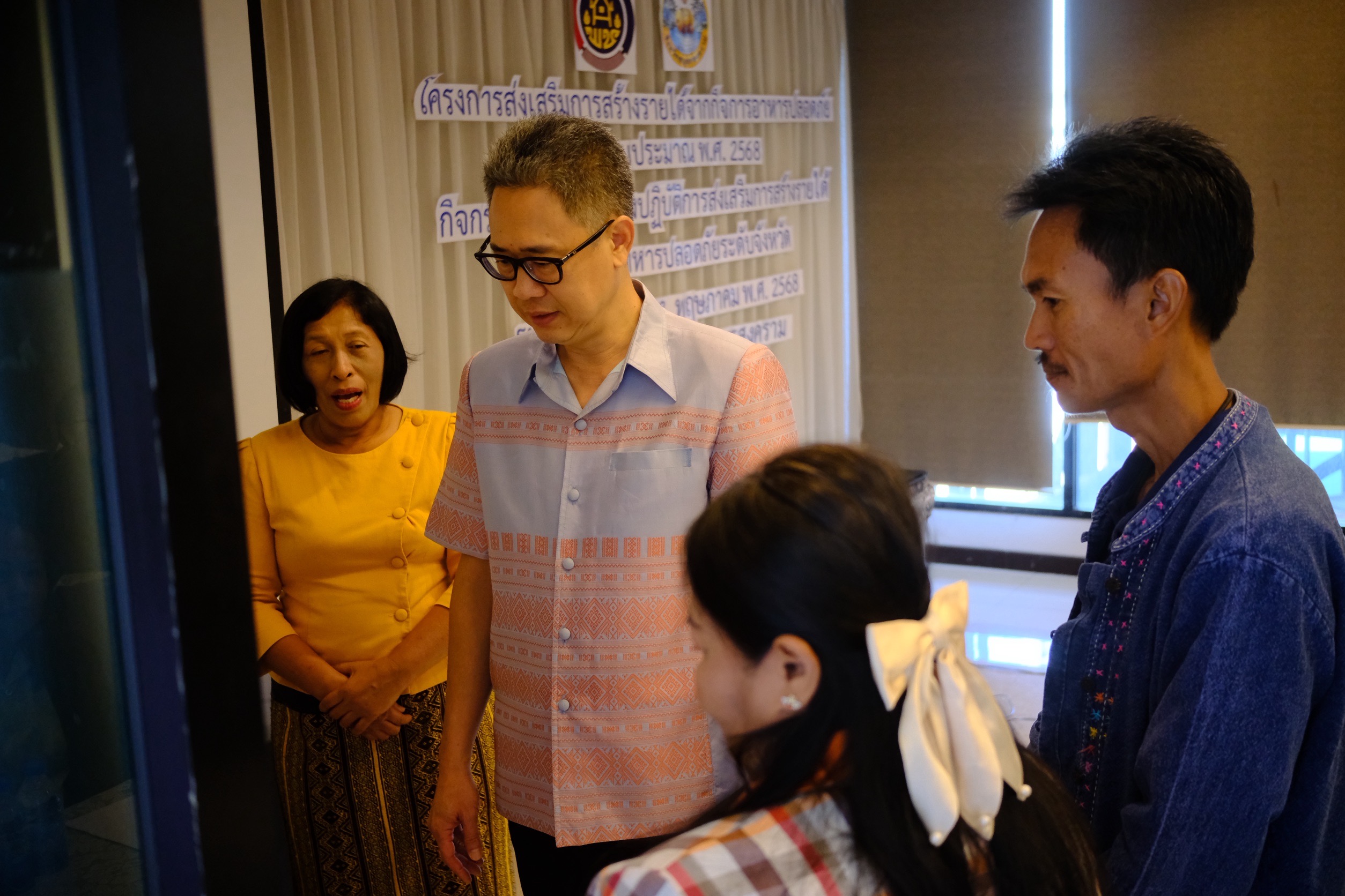 พช.สมุทรสงคราม ดำเนินกิจกรรมประชุมเชิงปฏิบัติการส่งเสริมการสร้างรายได้จากกิจการอาหารปลอดภัยระดับจังหวัด