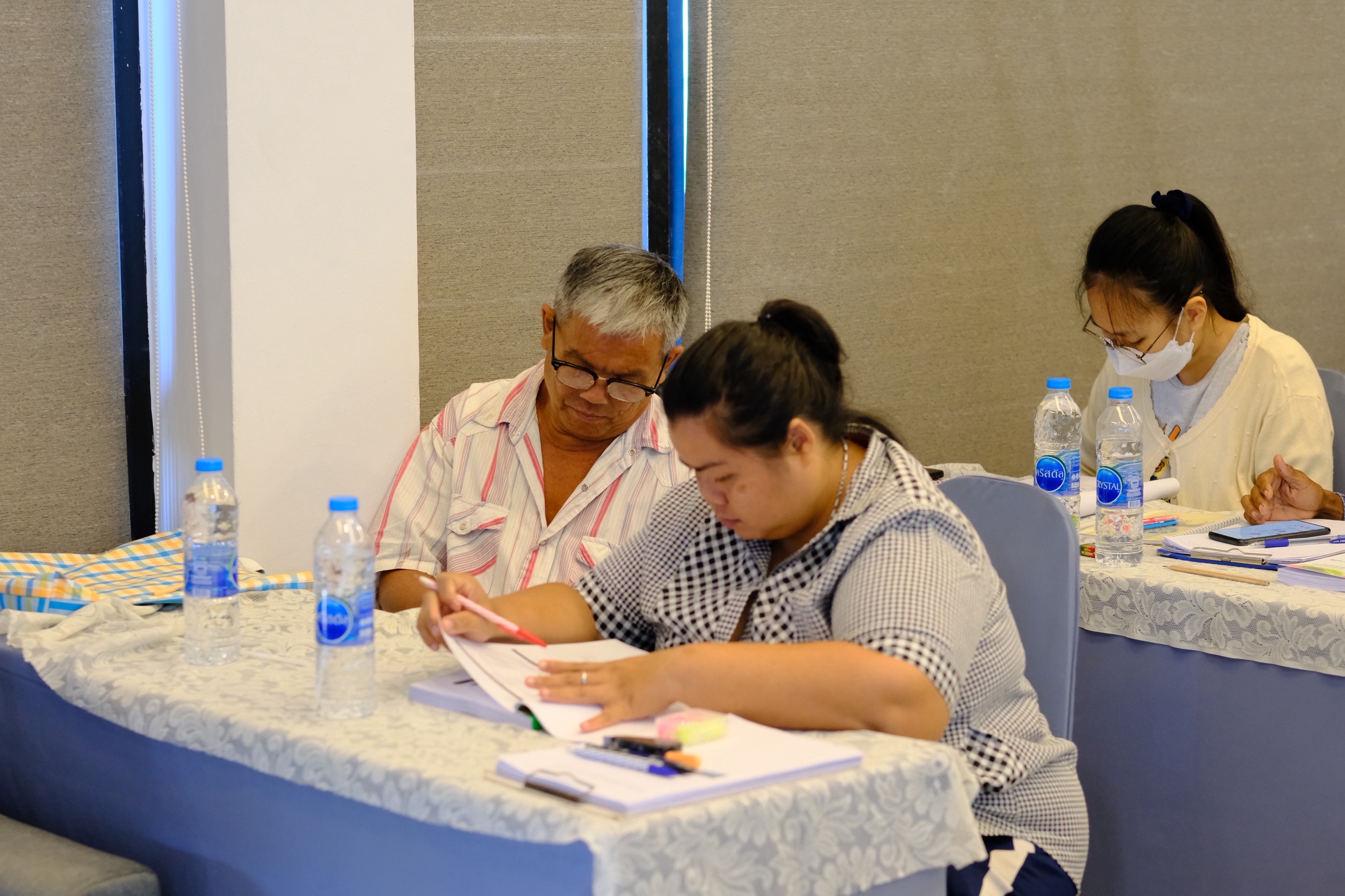 พช.สมุทรสงคราม ดำเนินกิจกรรมประชุมเชิงปฏิบัติการส่งเสริมการสร้างรายได้จากกิจการอาหารปลอดภัยระดับจังหวัด