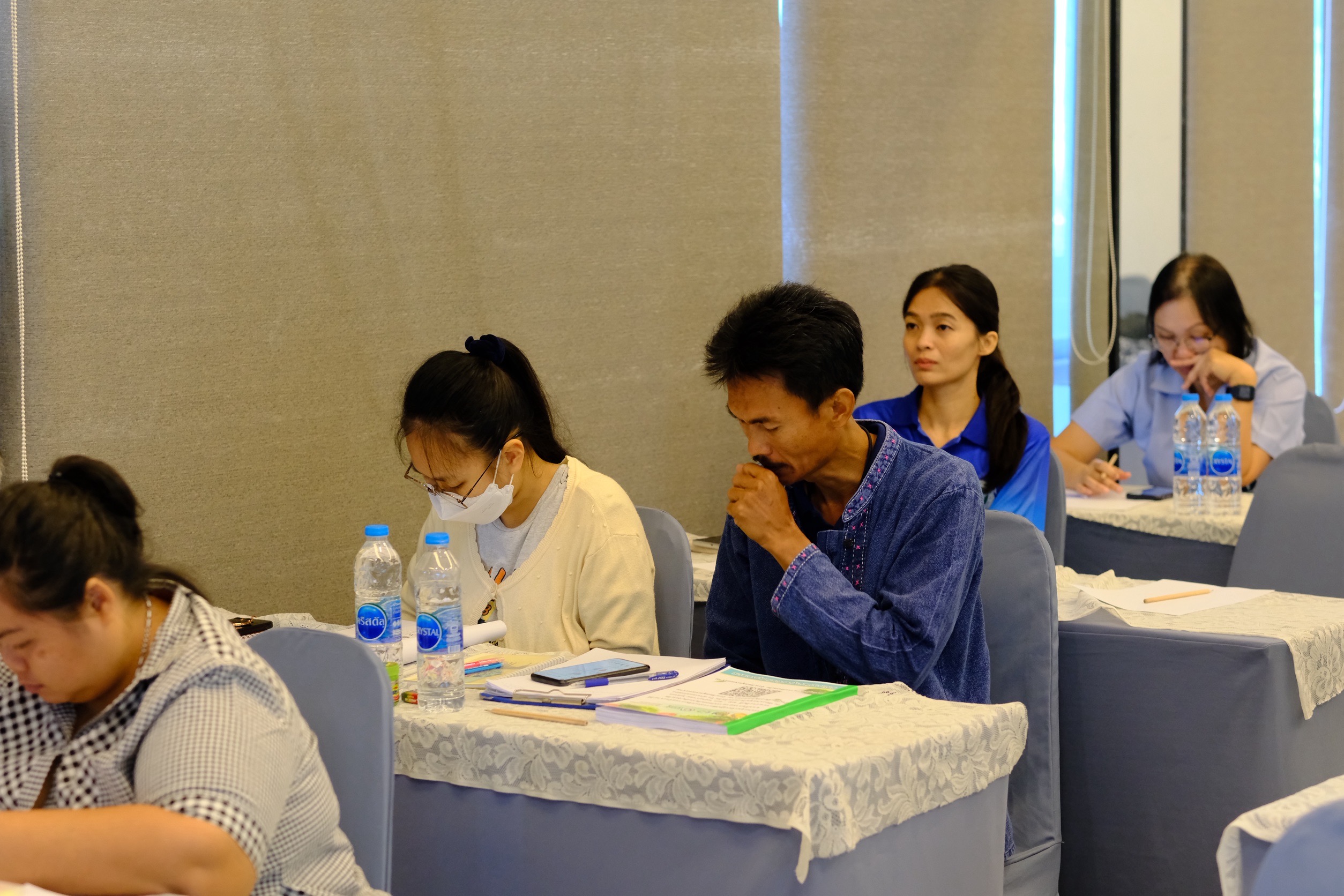 พช.สมุทรสงคราม ดำเนินกิจกรรมประชุมเชิงปฏิบัติการส่งเสริมการสร้างรายได้จากกิจการอาหารปลอดภัยระดับจังหวัด