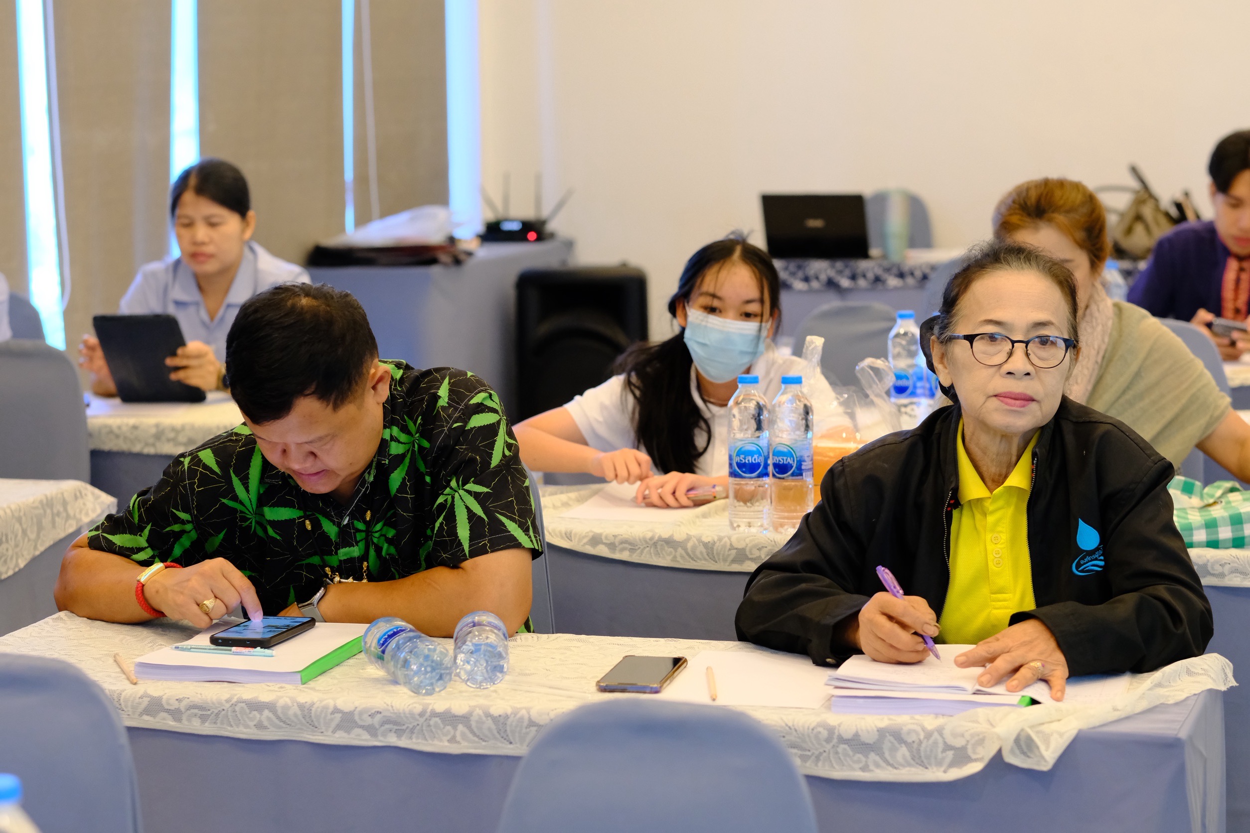 พช.สมุทรสงคราม ดำเนินกิจกรรมประชุมเชิงปฏิบัติการส่งเสริมการสร้างรายได้จากกิจการอาหารปลอดภัยระดับจังหวัด