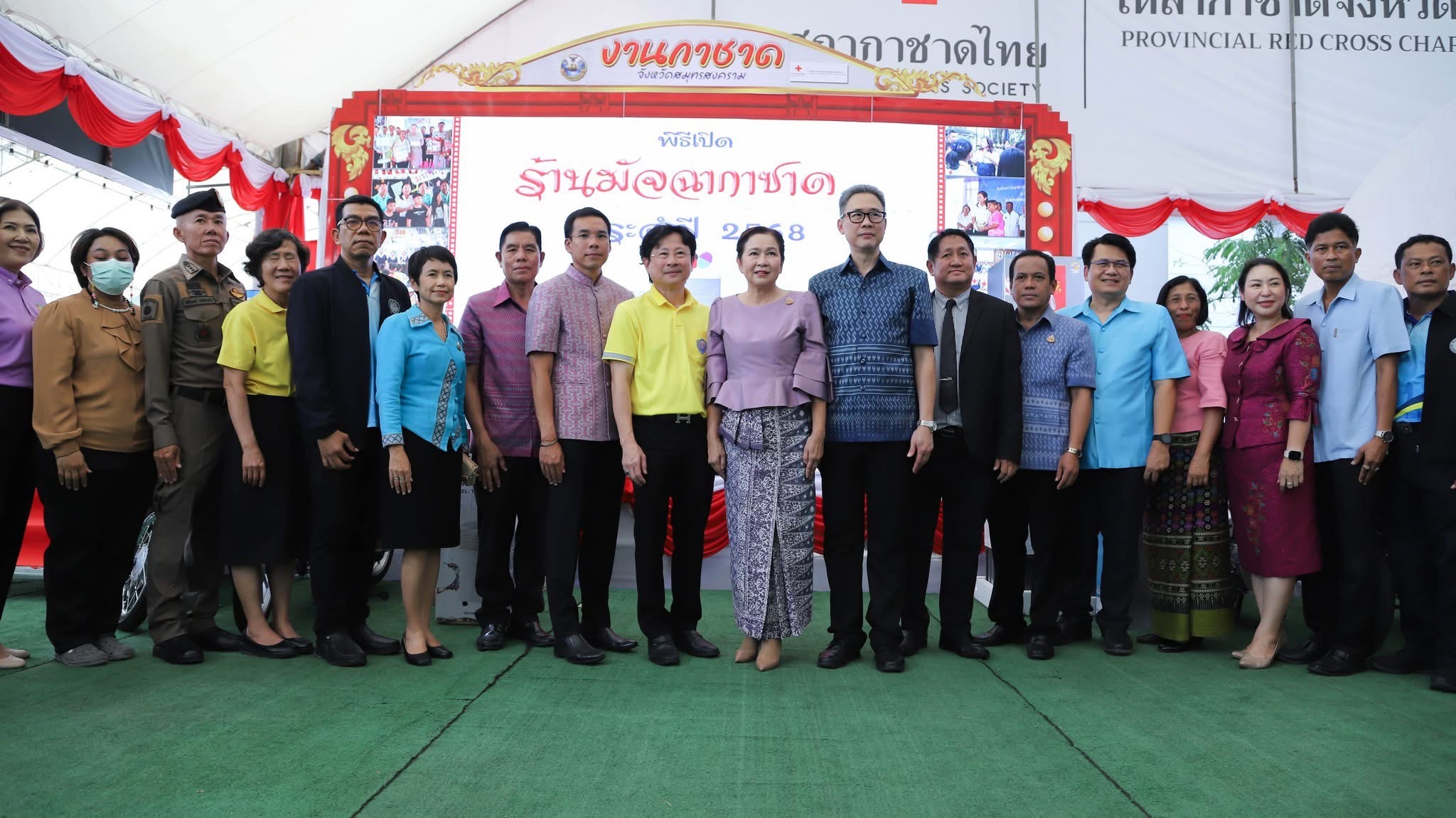 พช.สมุทรสงคราม ร่วมเปิดร้านมัจฉากาชาด ในงาน “สืบสานประเพณีวัฒนธรรมลุ่มน้ำแม่กลองของดีเมืองสามน้ำ และงานกาชาดจังหวัดสมุทรสงคราม ประจำปี 2568