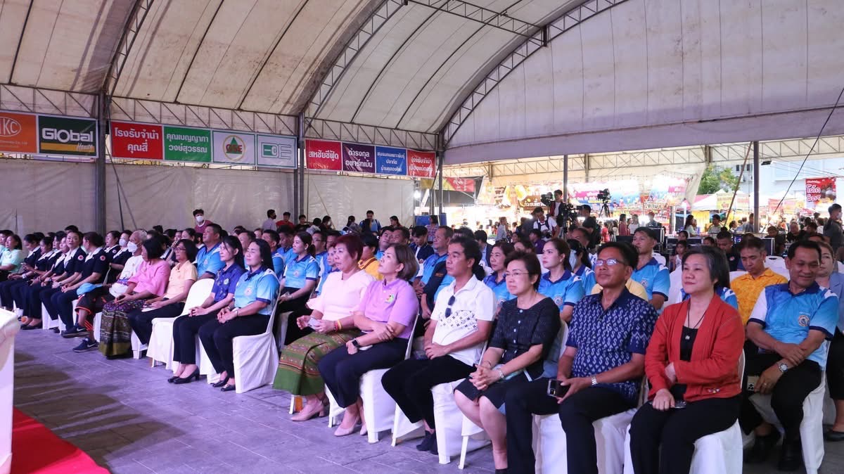 พช.สมุทรสงคราม ร่วมพิธีเปิด “สืบสานประเพณ๊วัฒนธรรมลุ่มน้ำแม่กลองของดีเมืองสามน้ำ และงานกาชาดจังหวัดสมุทรสงคราม ประจำปี 2568”