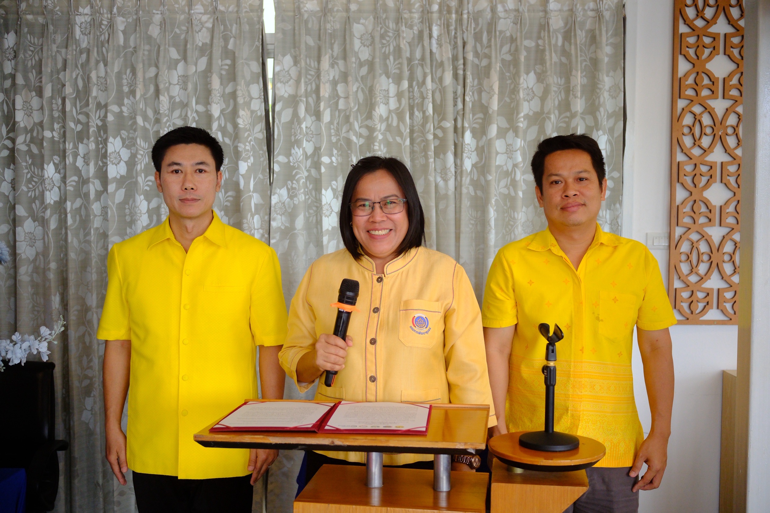 พช.สมุทรสงคราม ดำเนินโครงการการประชุมเชิงปฏิบัติการเสริมสร้างธรรมาภิบาลกลุ่มออมทรัพย์เพื่อการผลิต ระดับจังหวัด