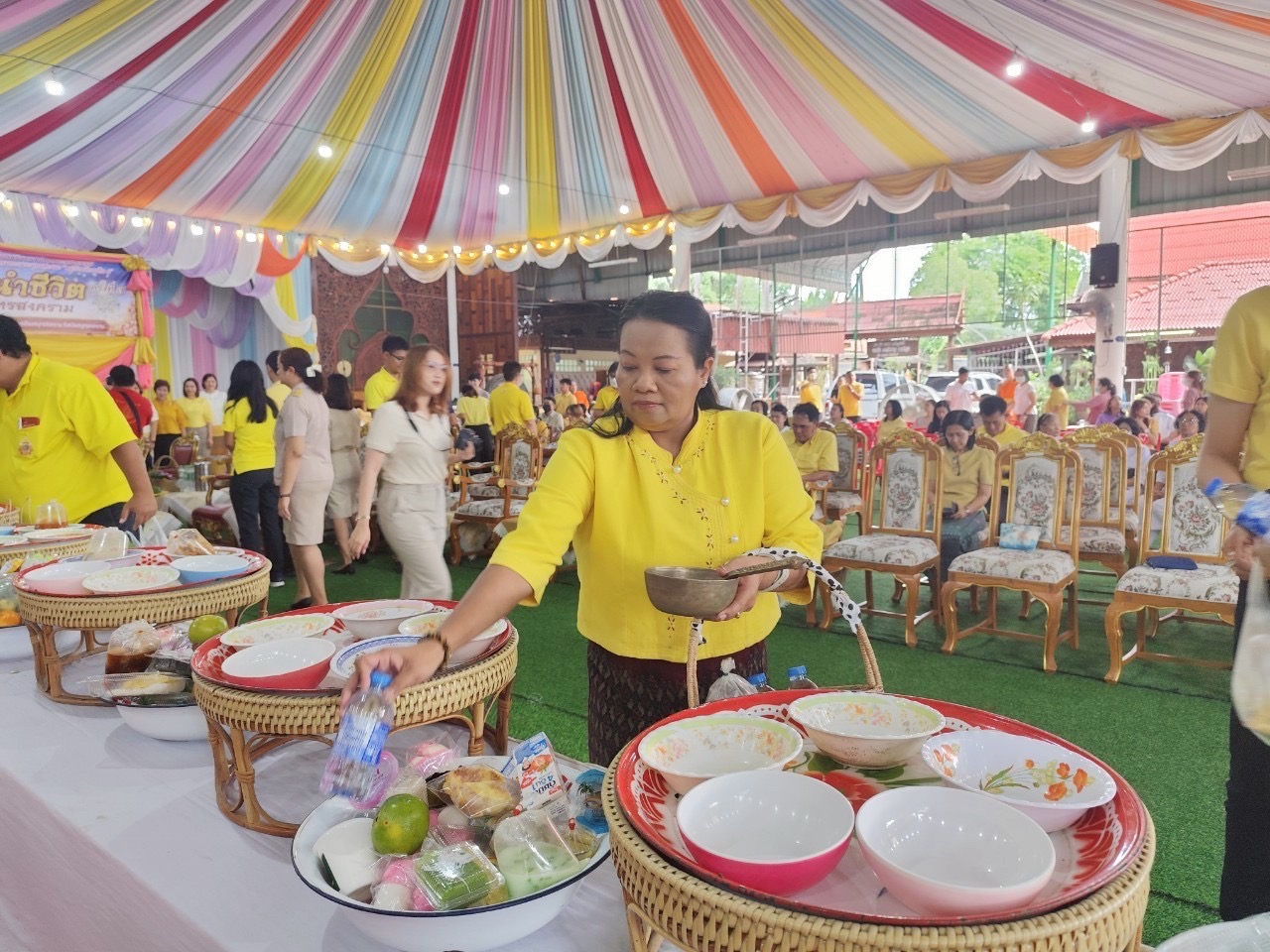 พช.สมุทรสงคราม ร่วมกิจกรรม “ชูธรรมนำชีวิต จังหวัดสมุทรสงคราม” ทำบุญตักบาตรวันธรรมสวนะ น้อมนำหลักธรรมมาใช้ในชีวิตประจำวัน