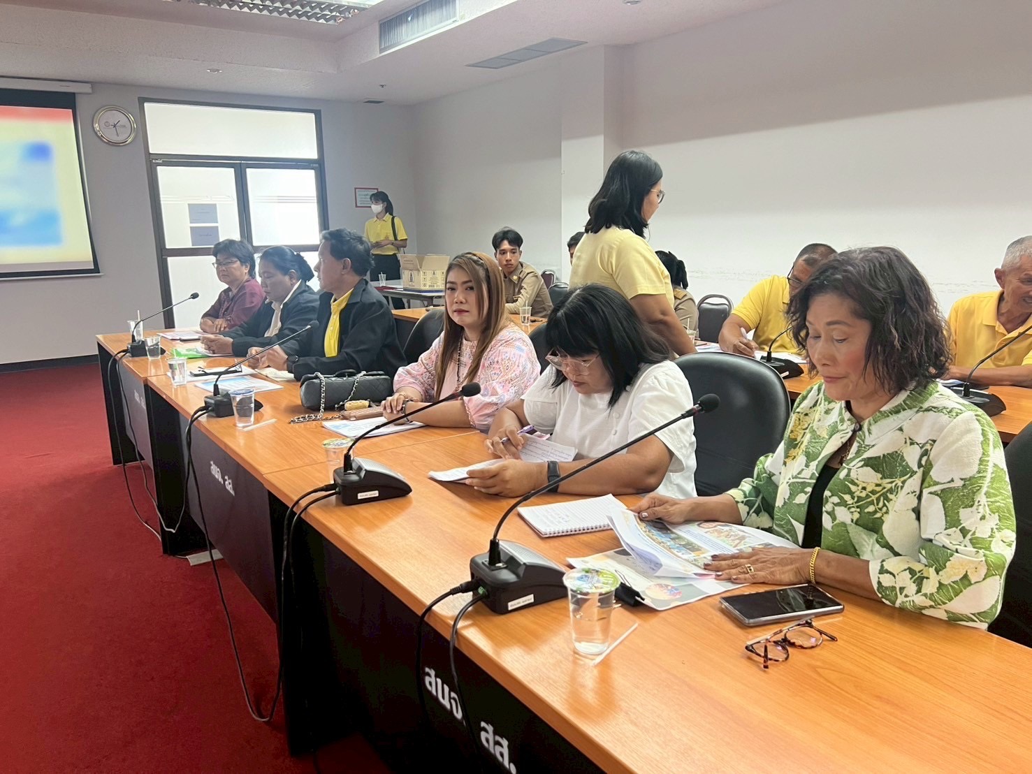 พช.สมุทรสงคราม ดำเนินการประชุมคณะกรรมการรับรองมาตรฐานการพัฒนาชุมชน (มชช.)