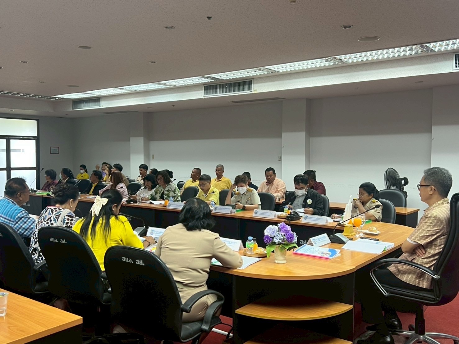 พช.สมุทรสงคราม ดำเนินการประชุมคณะกรรมการรับรองมาตรฐานการพัฒนาชุมชน (มชช.)