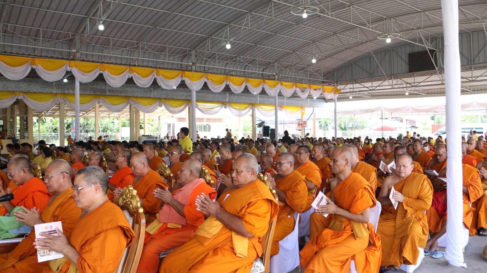 พช.สมุทรสงคราม ร่วมพิธีเจริญพระพุทธมนต์ถวายพระพรชัยมงคลแด่พระบาทสมเด็จพระเจ้าอยู่หัว และพระบรมวงศานุวงศ์ ประจำปีพุทธศักราช 2568