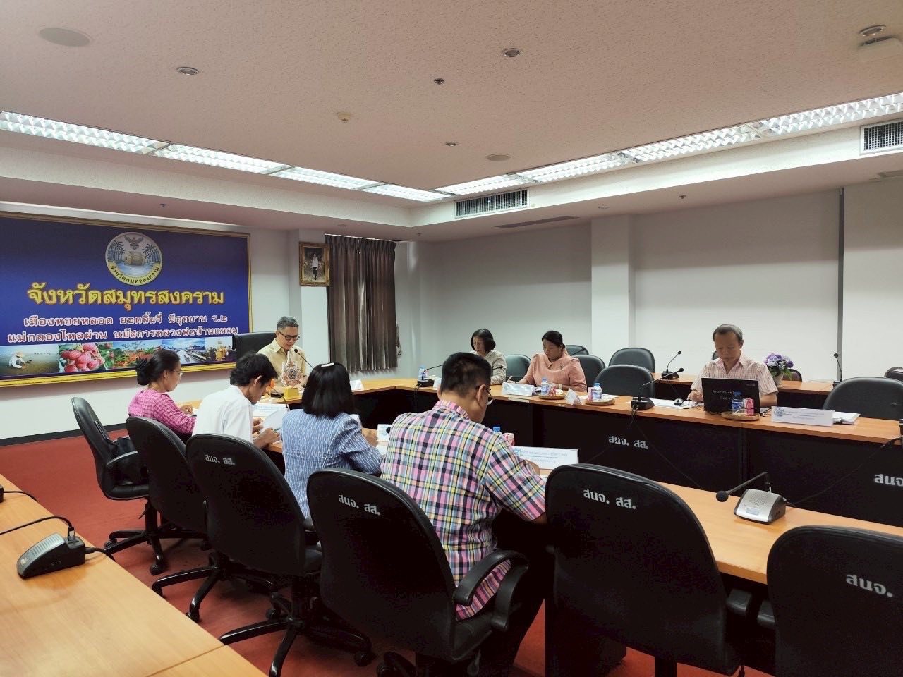 พช.สมุทรสงคราม ประชุมเตรียมความพร้อมการดำเนินงานคัดสรรกิจกรรมพัฒนาชุมชนดีเด่นระดับจังหวัด ประจำปี 2568