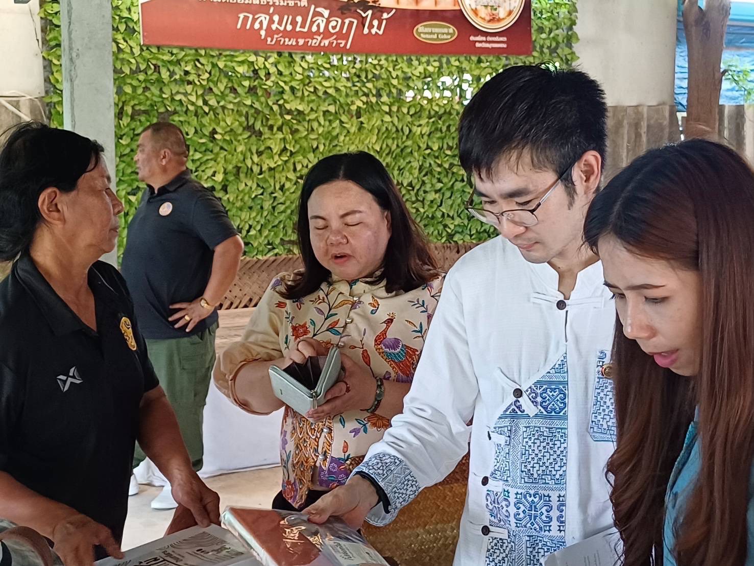 พช.สมุทรสงคราม ร่วมติดตามการพัฒนาศักยภาพกลุ่ม องค์กร และเครือข่ายขับเคลื่อนตำบลเข้มแข็งตามหลักปรัชญาของเศรษฐกิจพอเพียง