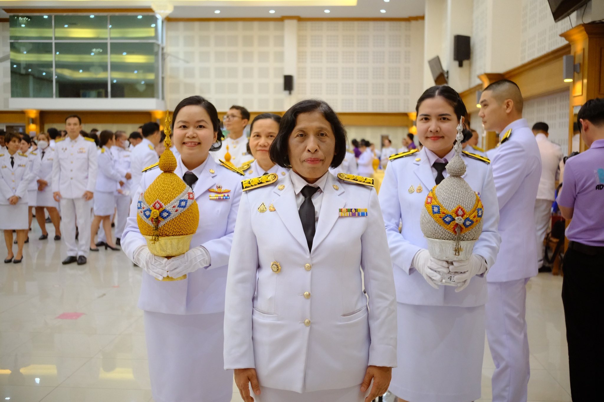 พช.สมุทรสงคราม ร่วมพิธีถวายเครื่องราชสักการะและวางพานพุ่ม และจุดเทียนชัยถวายพระพรชัยมงคล เฉลิมพระเกียรติสมเด็จพระนางเจ้า ฯ พระบรมราชินี เนื่องในโอกาสวันเฉลิมพระชนมพรรษา 3 มิถุนายน 2568