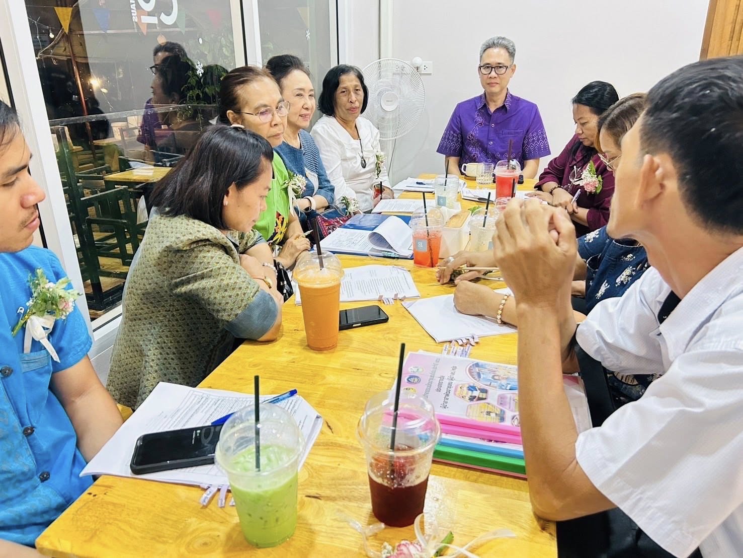จังหวัดสมุทรสงคราม ประชุมคัดเลือกผู้เข้ารับรางวัลกิจกรรมคัดสรรหมู่บ้านเศรษฐกิจพอเพียง “อยู่เย็น เป็นสุข” ดีเด่นระดับจังหวัด และกิจกรรมพัฒนาชุมชนดีเด่นระดับจังหวัด ประจำปี 2568