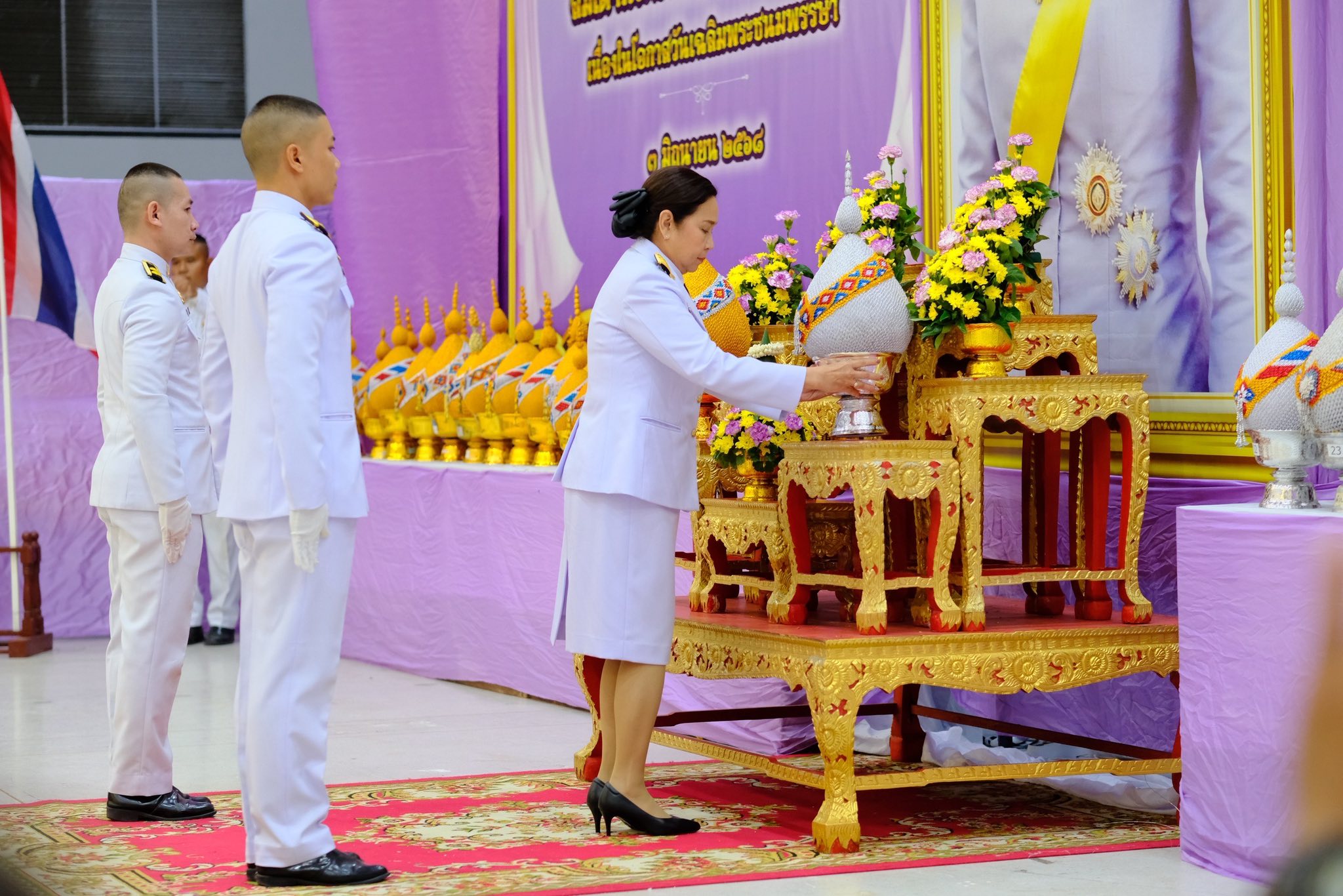 พช.สมุทรสงคราม ร่วมพิธีถวายเครื่องราชสักการะและวางพานพุ่ม และจุดเทียนชัยถวายพระพรชัยมงคล เฉลิมพระเกียรติสมเด็จพระนางเจ้า ฯ พระบรมราชินี เนื่องในโอกาสวันเฉลิมพระชนมพรรษา 3 มิถุนายน 2568