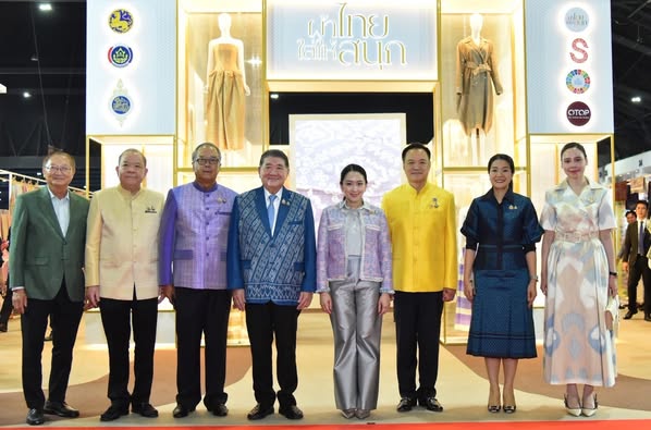 จังหวัดสมุทรสงคราม ร่วมพิธีเปิดงาน OTOP MIDYEAR 2025 ชู OTOP และ Soft Power ให้ชีวิตความเป็นอยู่ของประชาชนดีขึ้น