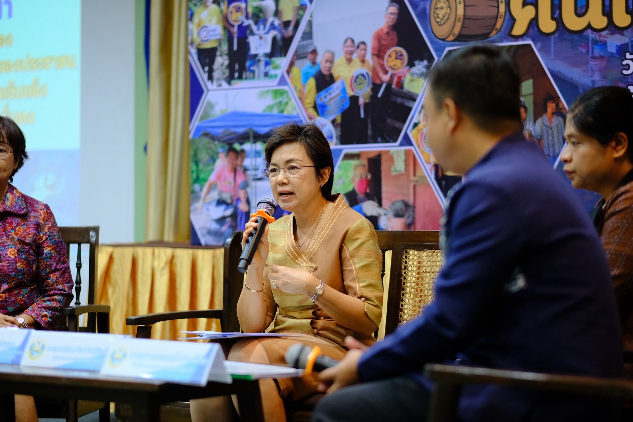 พช.สมุทรสงคราม จัดโครงการมหกรรมความสำเร็จการพัฒนาคุณภาพชีวิตของประชาชน “แก้จน คนแม่กลอง” ประจำปี 2568