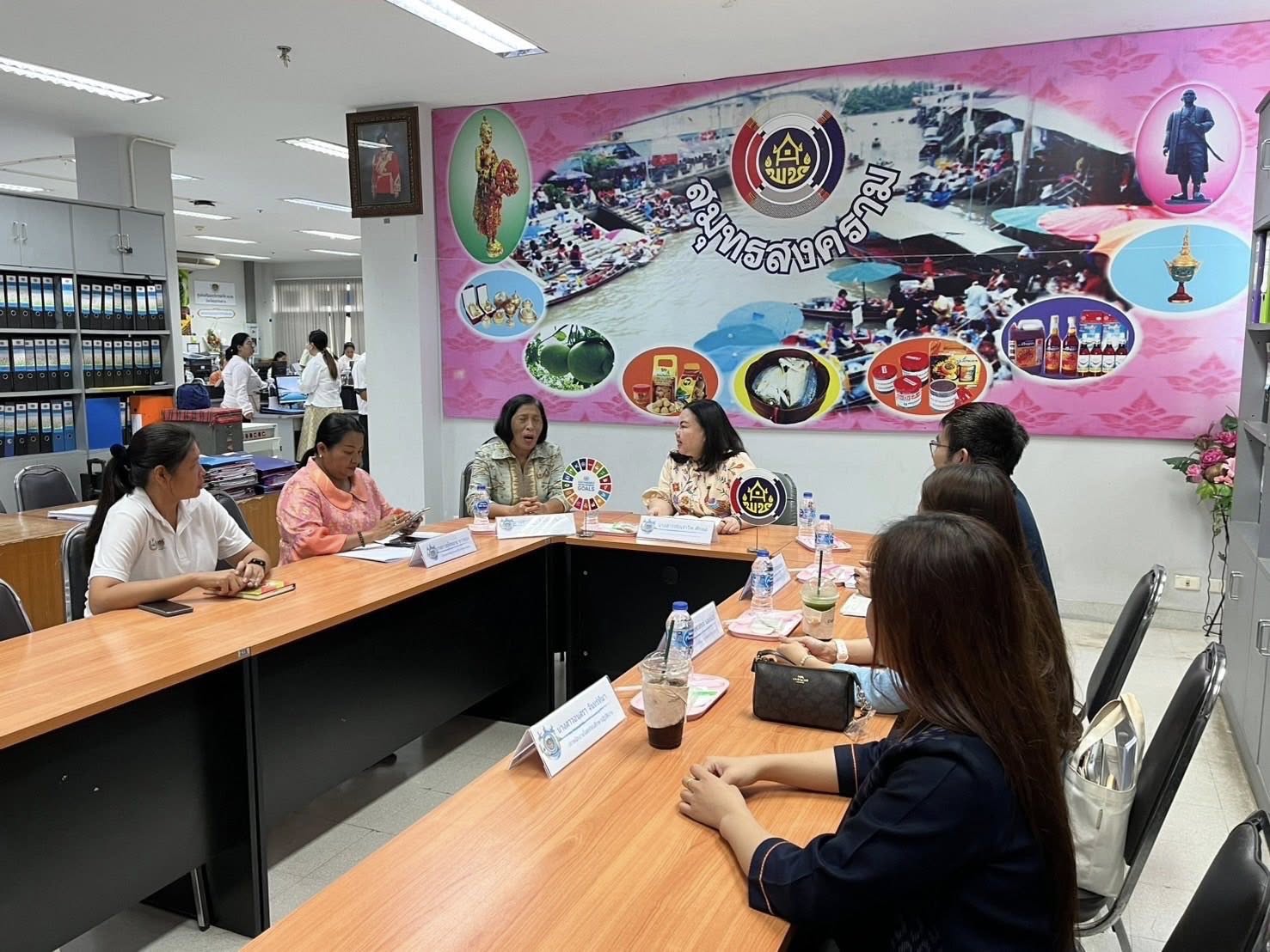 พช.สมุทรสงคราม ร่วมติดตามการพัฒนาศักยภาพกลุ่ม องค์กร และเครือข่ายขับเคลื่อนตำบลเข้มแข็งตามหลักปรัชญาของเศรษฐกิจพอเพียง
