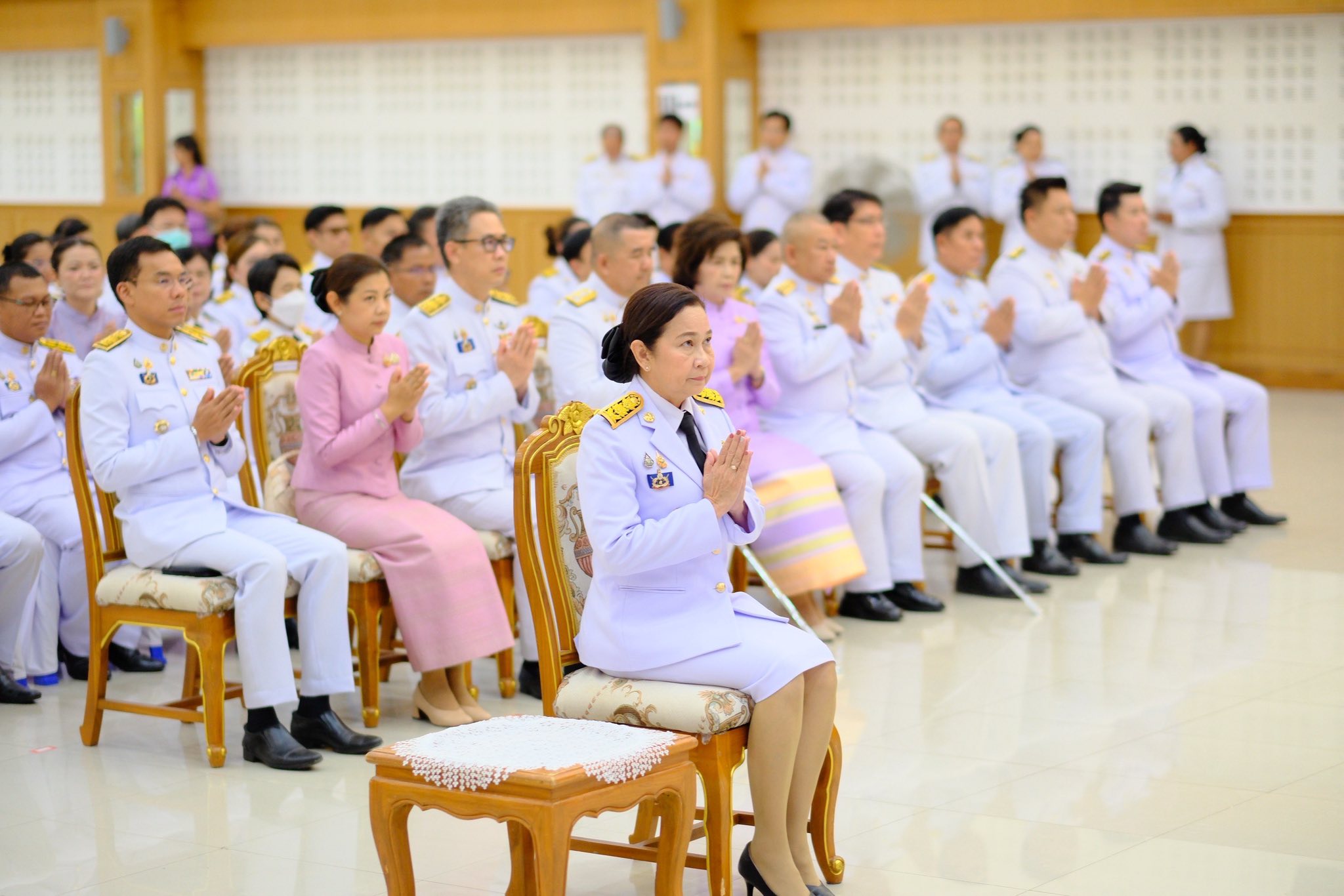 พช.สมุทรสงคราม ร่วมพิธีเจริญพระพุทธมนต์และพิธีทำบุญตักบาตรเฉลิมพระเกียรติสมเด็จพระนางเจ้าสุทิดา พัชรสุธาพิมลลักษณ พระบรมราชินี เนื่องในโอกาสมหามงคลเฉลิมพระชนมพรรษา 3 มิถุนายน 2568
