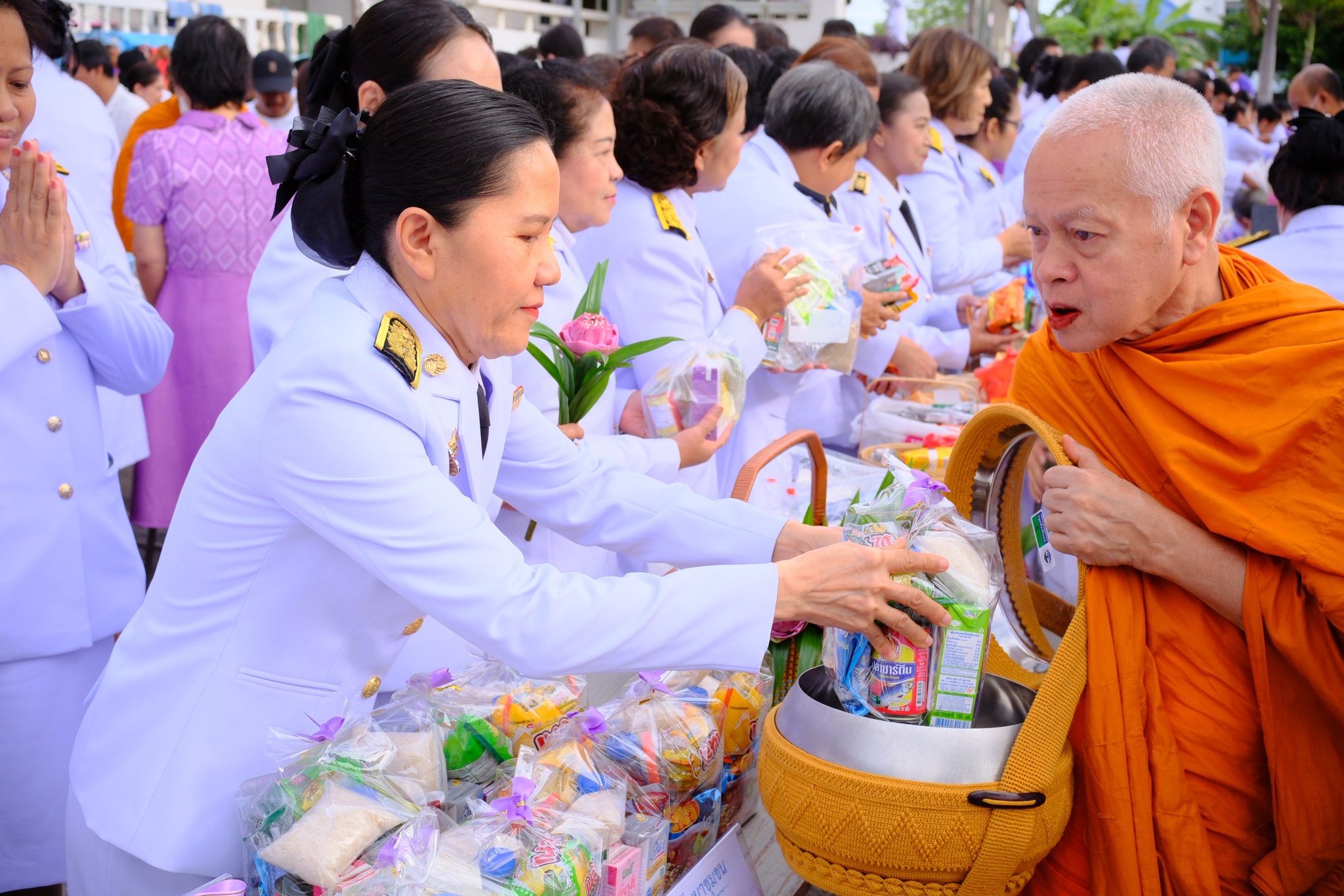 พช.สมุทรสงคราม ร่วมพิธีเจริญพระพุทธมนต์และพิธีทำบุญตักบาตรเฉลิมพระเกียรติสมเด็จพระนางเจ้าสุทิดา พัชรสุธาพิมลลักษณ พระบรมราชินี เนื่องในโอกาสมหามงคลเฉลิมพระชนมพรรษา 3 มิถุนายน 2568