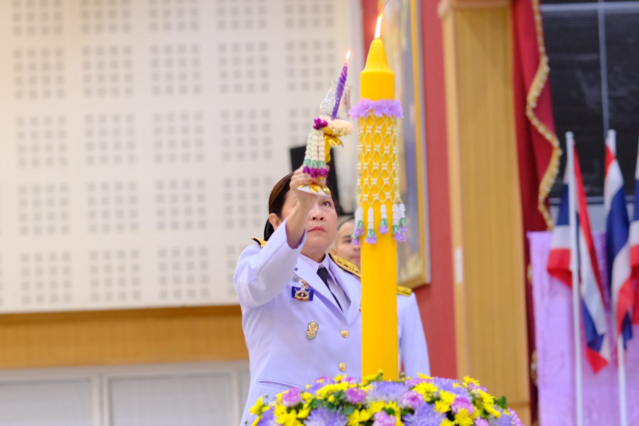 พช.สมุทรสงคราม ร่วมพิธีถวายเครื่องราชสักการะและวางพานพุ่ม และจุดเทียนชัยถวายพระพรชัยมงคล เฉลิมพระเกียรติสมเด็จพระนางเจ้า ฯ พระบรมราชินี เนื่องในโอกาสวันเฉลิมพระชนมพรรษา 3 มิถุนายน 2568