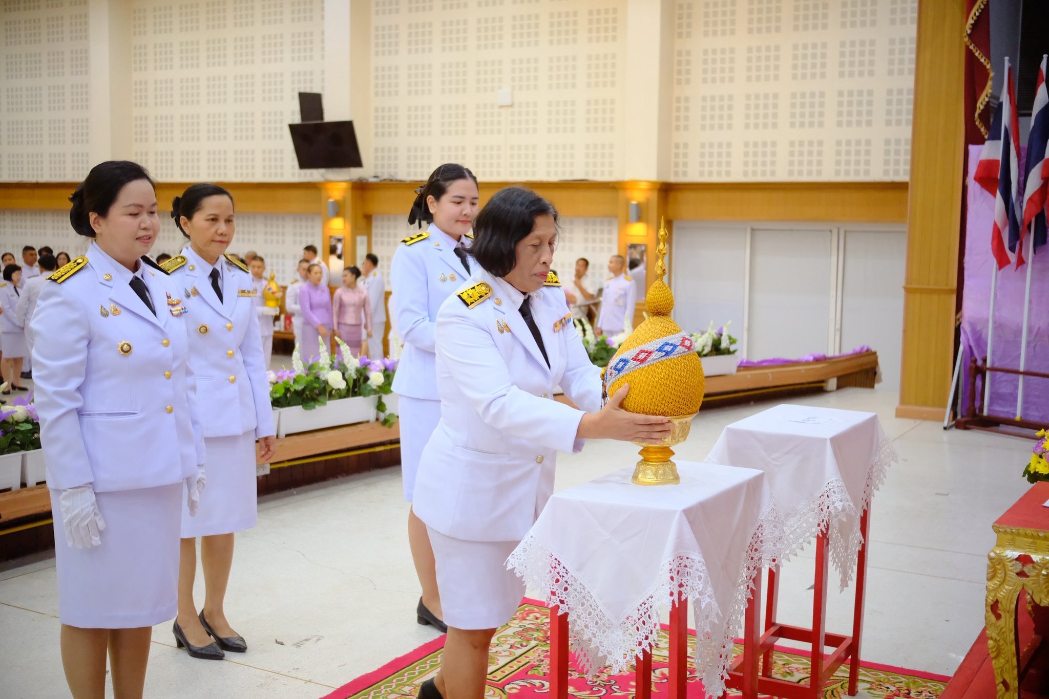 พช.สมุทรสงคราม ร่วมพิธีถวายเครื่องราชสักการะและวางพานพุ่ม และจุดเทียนชัยถวายพระพรชัยมงคล เฉลิมพระเกียรติสมเด็จพระนางเจ้า ฯ พระบรมราชินี เนื่องในโอกาสวันเฉลิมพระชนมพรรษา 3 มิถุนายน 2568
