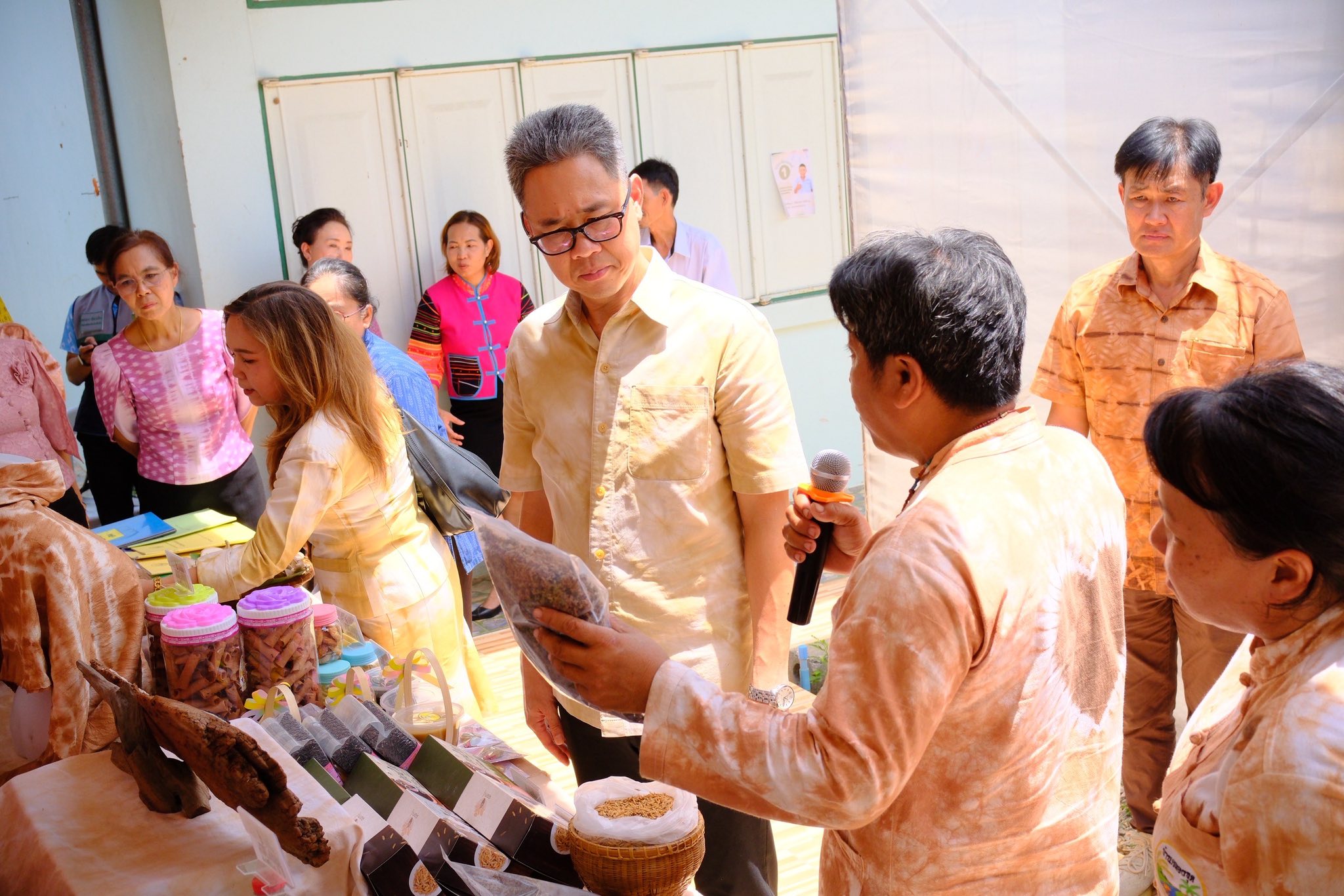 จังหวัดสมุทรสงคราม จัดกิจกรรมคัดสรรหมู่บ้านเศรษฐกิจพอเพียง “อยู่เย็น เป็นสุข” ดีเด่นระดับจังหวัด และกิจกรรมพัฒนาชุมชนดีเด่นระดับจังหวัด ประจำปี 2568