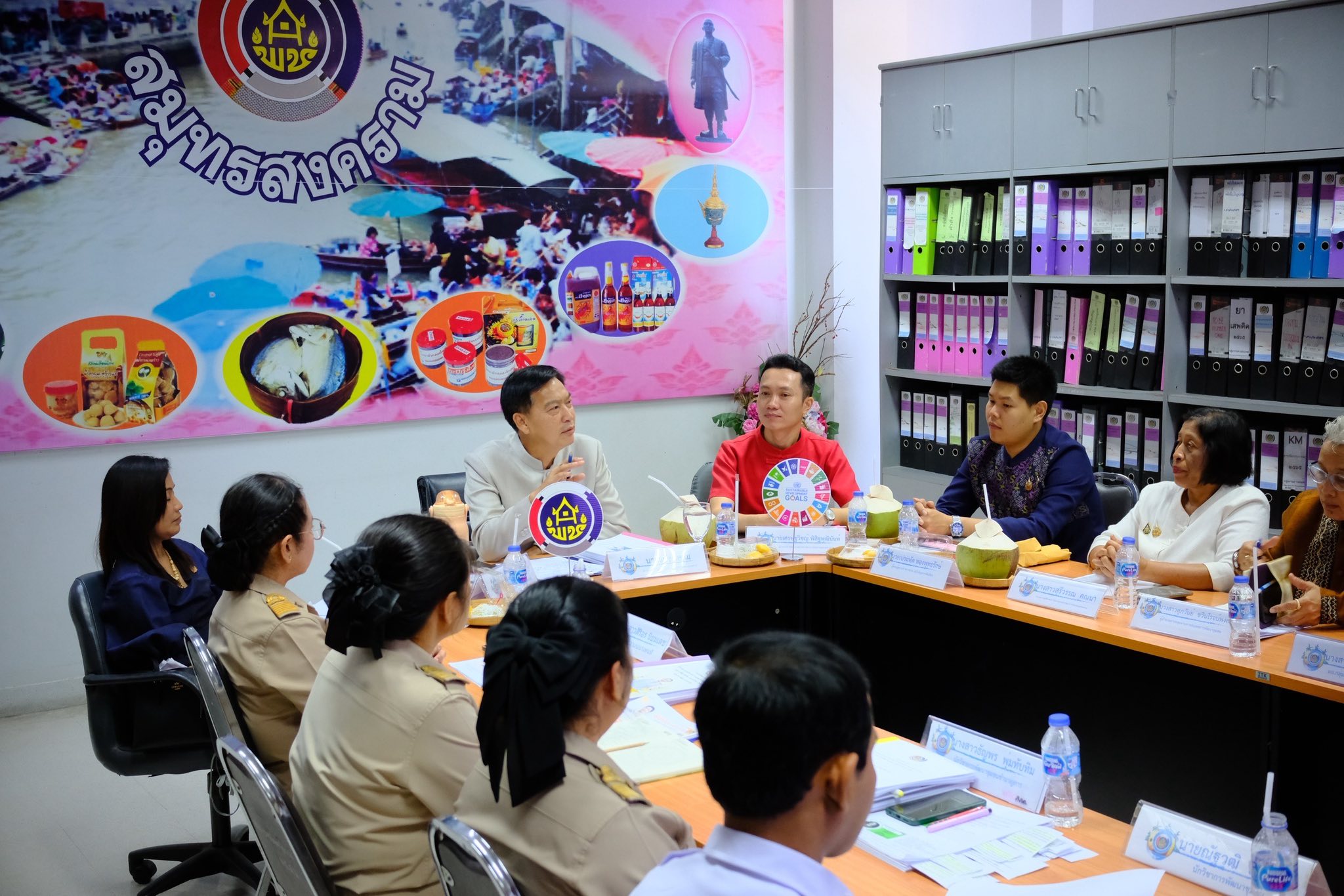 คณะกรรมการคัดเลือกข้าราชการ ลูกจ้างประจำ พนักงานราชการดีเด่น กรมการพัฒนาชุมชน ลงพื้นที่ติดตามการประเมิณผลในจังหวัดสมุทรสงคราม ประจำปีงบประมาณ 2568