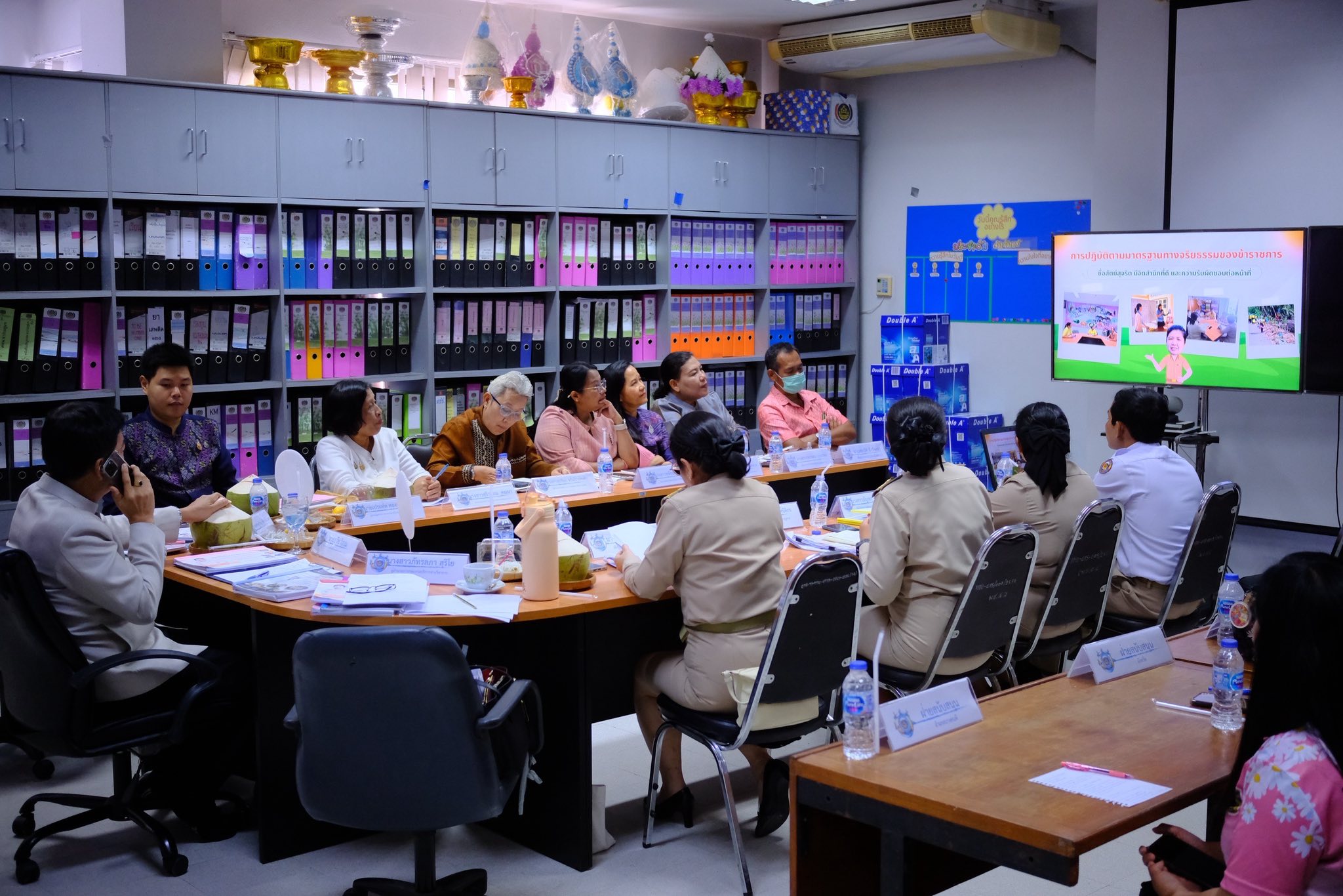 คณะกรรมการคัดเลือกข้าราชการ ลูกจ้างประจำ พนักงานราชการดีเด่น กรมการพัฒนาชุมชน ลงพื้นที่ติดตามการประเมิณผลในจังหวัดสมุทรสงคราม ประจำปีงบประมาณ 2568