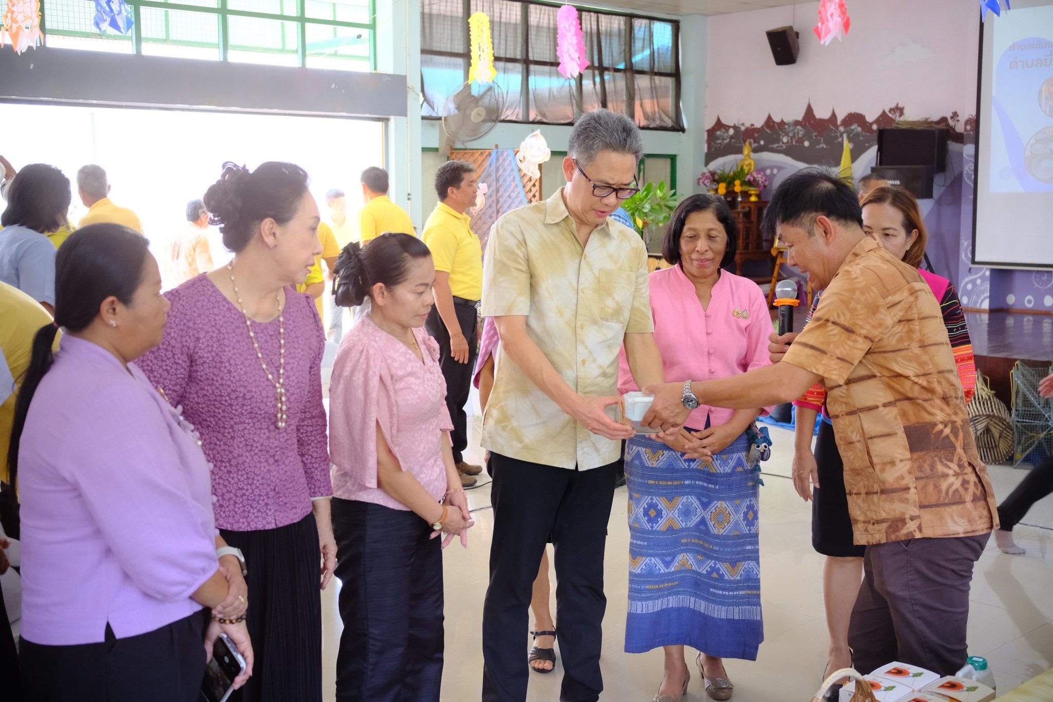 จังหวัดสมุทรสงคราม จัดกิจกรรมคัดสรรหมู่บ้านเศรษฐกิจพอเพียง “อยู่เย็น เป็นสุข” ดีเด่นระดับจังหวัด และกิจกรรมพัฒนาชุมชนดีเด่นระดับจังหวัด ประจำปี 2568
