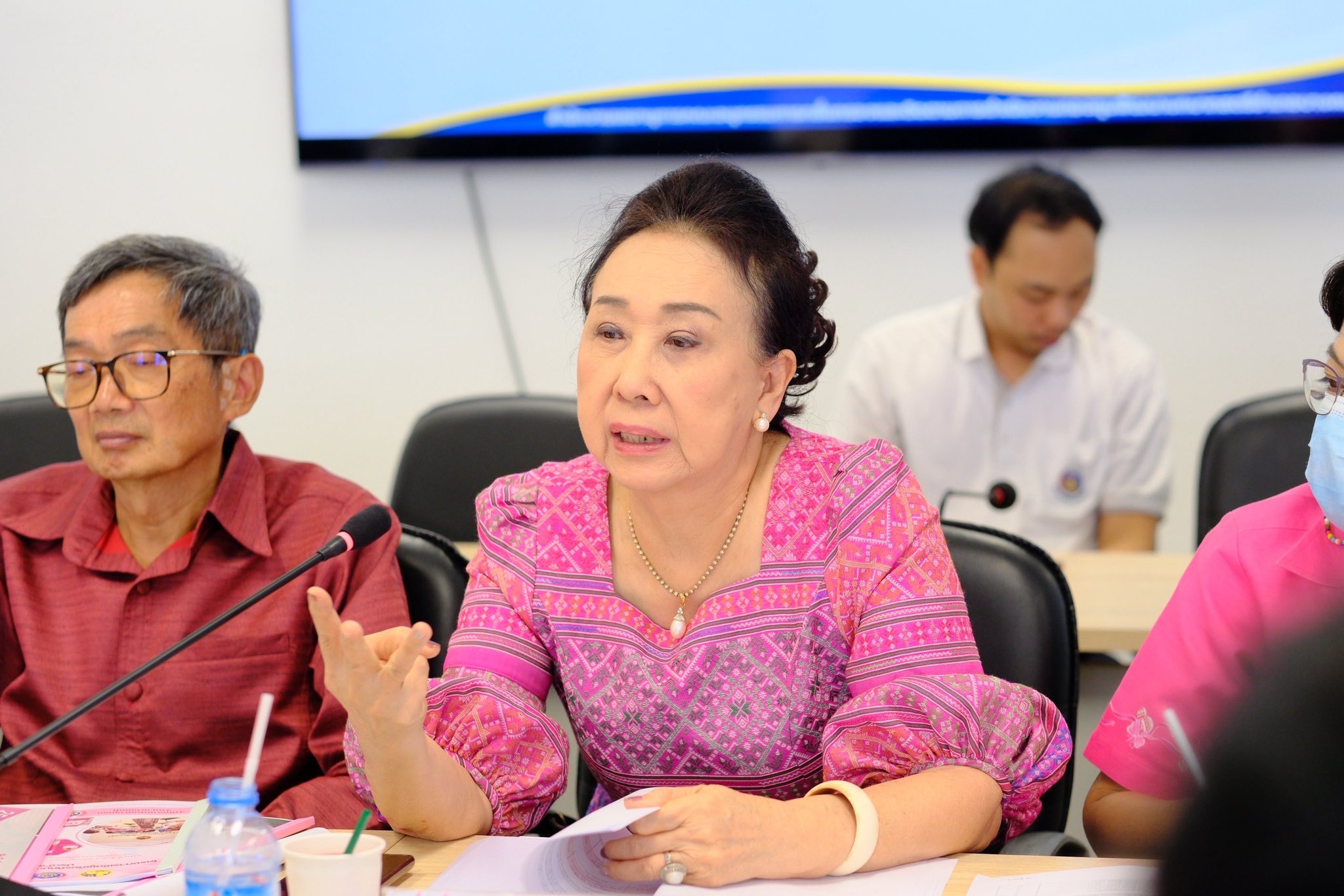 จังหวัดสมุทรสงคราม ดำเนินการคัดเลือกคนกองทุนพัฒนาบทบาทสตรีดีเด่นระดับจังหวัด ตามโครงการเชิดชูเกียรติคนกองทุนพัฒนาบทบาทสตรี ประจำปี 2568 กิจกรรมที่ 1 การคัดเลือกคนกองทุนพัฒนาบทบาทสตรีดีเด่นระดับจังหวัด