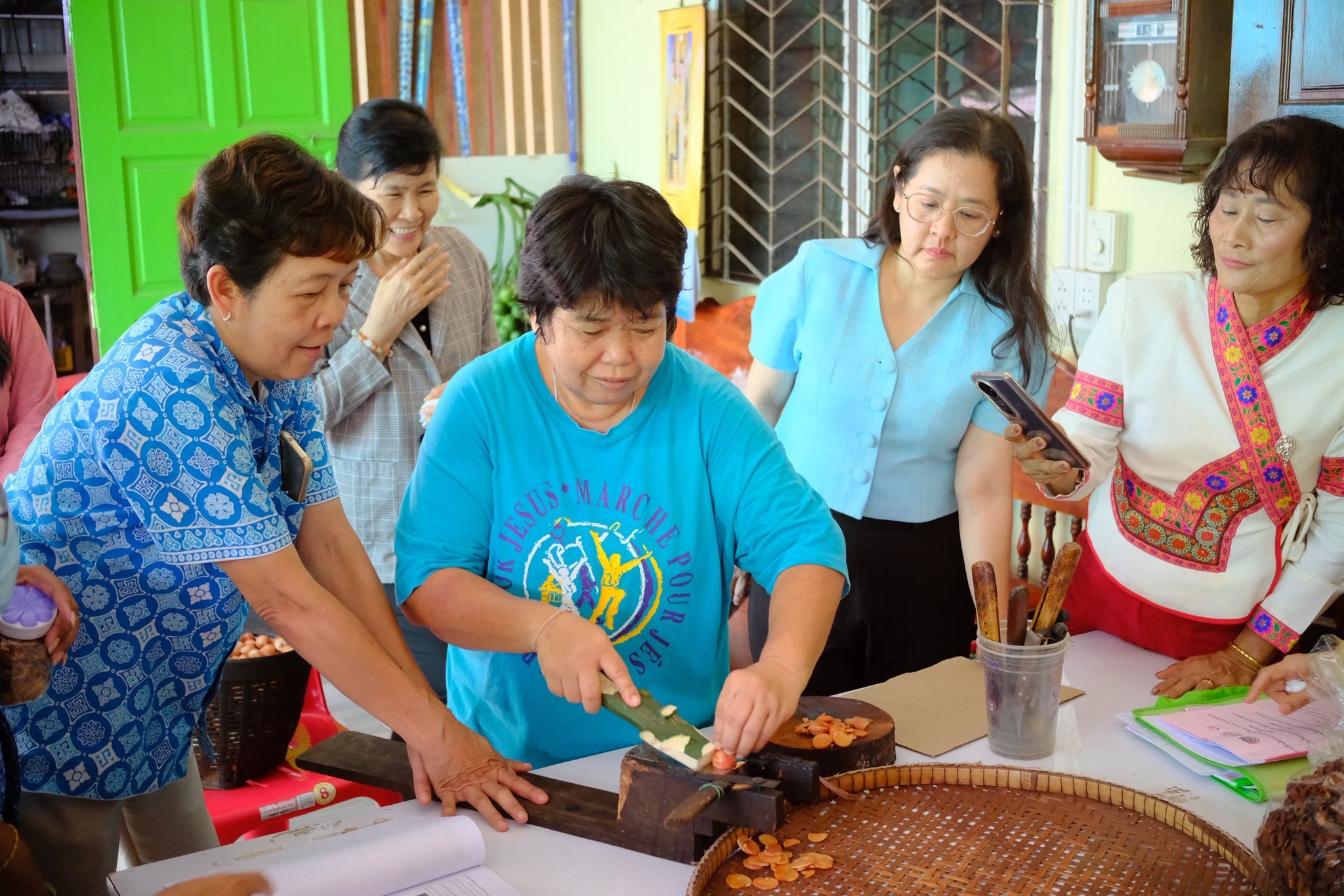จังหวัดสมุทรสงคราม ดำเนินการคัดเลือกคนกองทุนพัฒนาบทบาทสตรีดีเด่นระดับจังหวัด ตามโครงการเชิดชูเกียรติคนกองทุนพัฒนาบทบาทสตรี ประจำปี 2568 กิจกรรมที่ 1 การคัดเลือกคนกองทุนพัฒนาบทบาทสตรีดีเด่นระดับจังหวัด