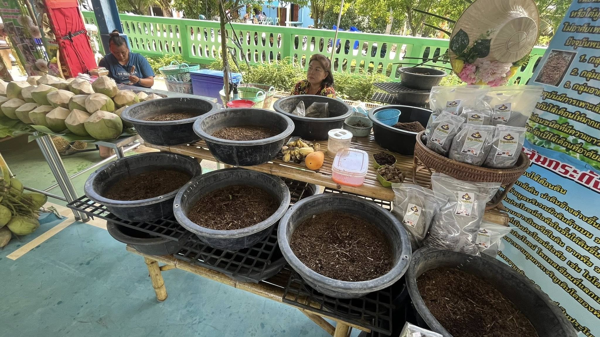 จังหวัดสมุทรสงคราม จัดกิจกรรมคัดสรรหมู่บ้านเศรษฐกิจพอเพียง “อยู่เย็น เป็นสุข” ดีเด่นระดับจังหวัด และกิจกรรมพัฒนาชุมชนดีเด่นระดับจังหวัด ประจำปี 2568