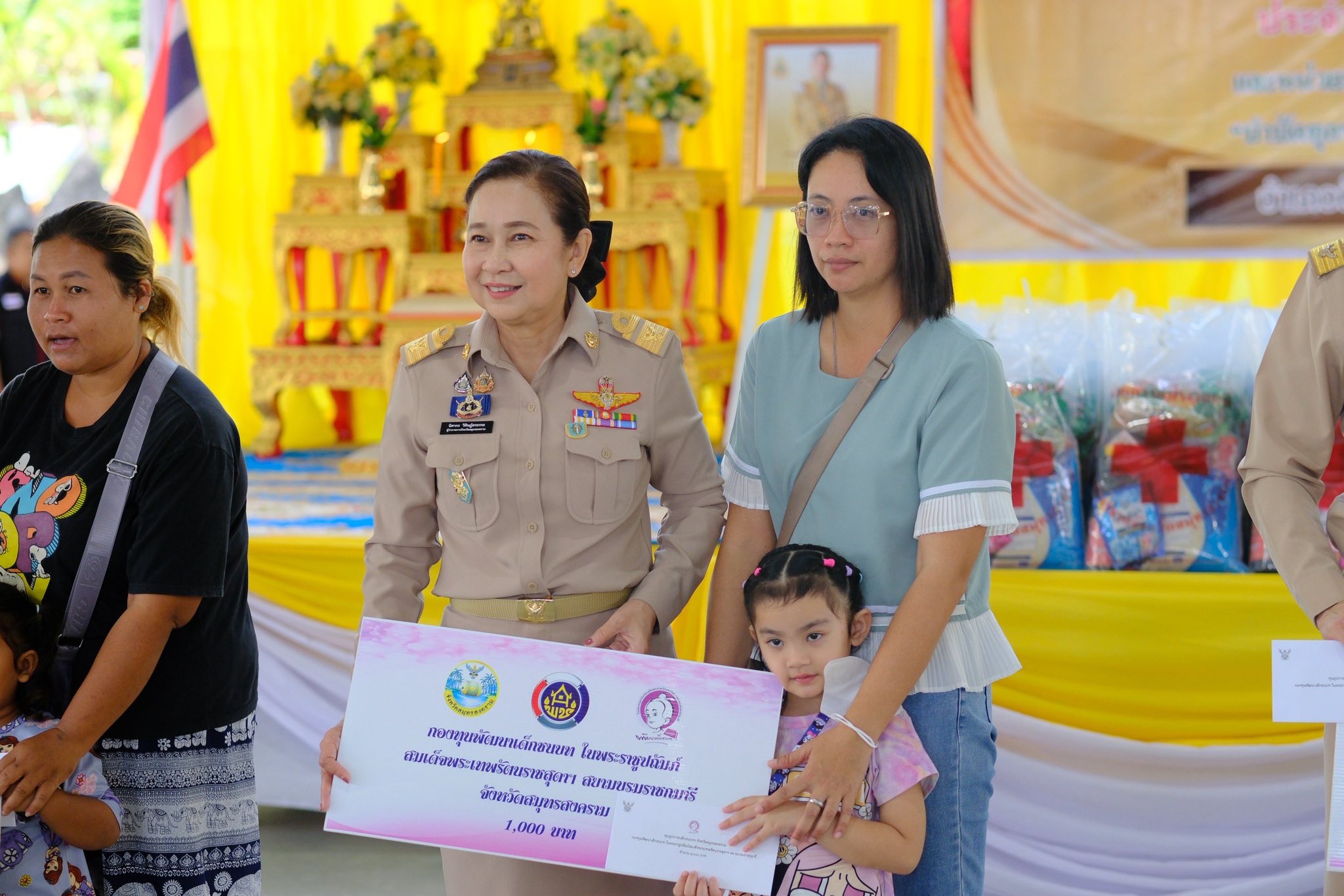พช.สมุทรสงคราม ร่วมโครงการเสริมสร้างความจงรักภักดีต่อสถาบัน บำบัดทุกข์ บำรุงสุข สร้างรอยยิ้มให้ประชาชน ประจำปีงบประมาณ พ.ศ. 2568 และหน่วยบริการจังหวัดสมุทรสงครามเคลื่อนที่ “บำบัดทุกข์ บำรุงสุข สร้างรอยยิ้มให้ประชาชน”