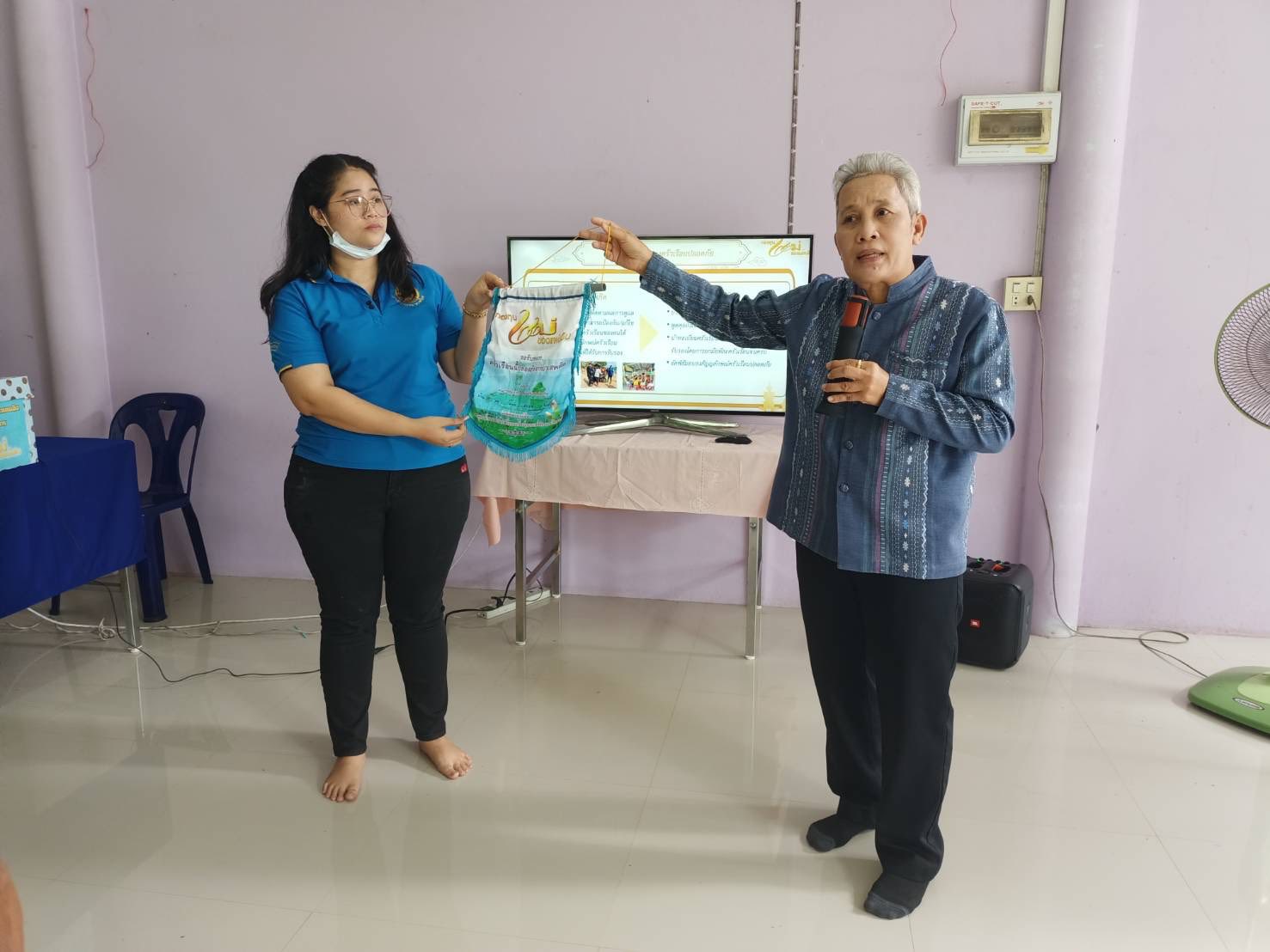 พช.สมุทรสงคราม พร้อมด้วยคณะกรรมการเครือข่ายกองทุนแม่ของแผ่นดินระดับจังหวัด ร่วมดำเนินโครงการพัฒนาศักยภาพผู้นำหมู่บ้านต้นกล้ากองทุนแม่ของแผ่นดินจังหวัดสมุทรสงคราม ประจำปีงบประมาณ 2568 “เป้าหมายหมู่บ้านฯ เพิ่มเติม”
