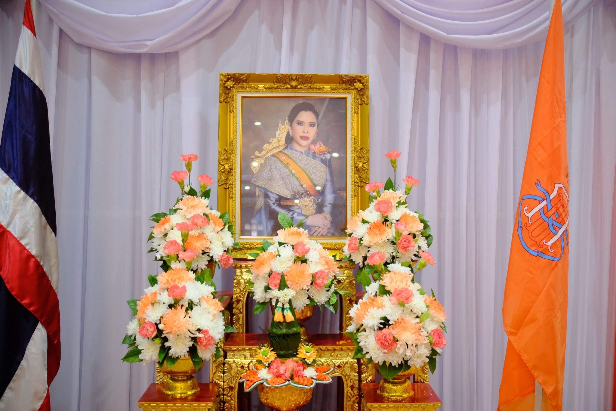 พช.สมุทรสงคราม ร่วมพิธีเจริญพระพุทธมนต์และพิธีทำบุญตักบาตรเฉลิมพระเกียรติสมเด็จพระเจ้าน้องนางเธอ เจ้าฟ้าจุฬาภรณวลัยลักษณ์ อัครราชกุมารี กรมพระศรีสวางควัฒน วรขัตติยราชนารี เนื่องในโอกาสวันคล้ายวันประสูติ 4 กรกฎาคม