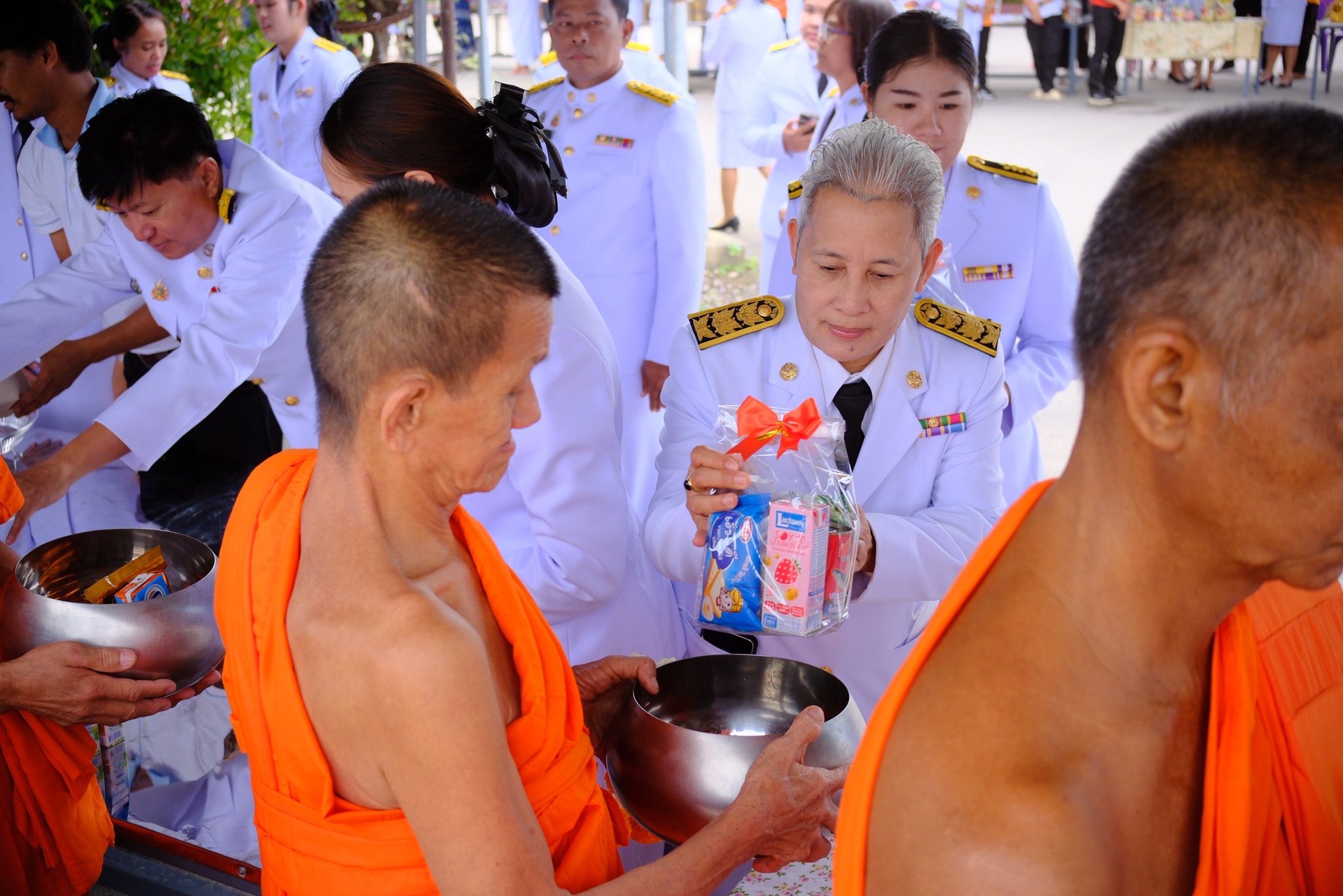 พช.สมุทรสงคราม ร่วมพิธีเจริญพระพุทธมนต์และพิธีทำบุญตักบาตรเฉลิมพระเกียรติสมเด็จพระเจ้าน้องนางเธอ เจ้าฟ้าจุฬาภรณวลัยลักษณ์ อัครราชกุมารี กรมพระศรีสวางควัฒน วรขัตติยราชนารี เนื่องในโอกาสวันคล้ายวันประสูติ 4 กรกฎาคม