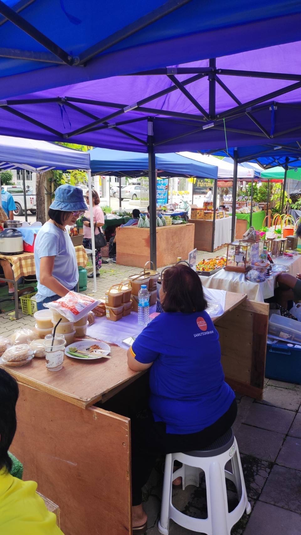 พช. สมุทรสงคราม เสริมแรงเครือข่าย OTOP จัดกิจกรรม “ตลาดชุมชนคน 3 น้ำ” ส่งเสริมช่องทางการตลาด
