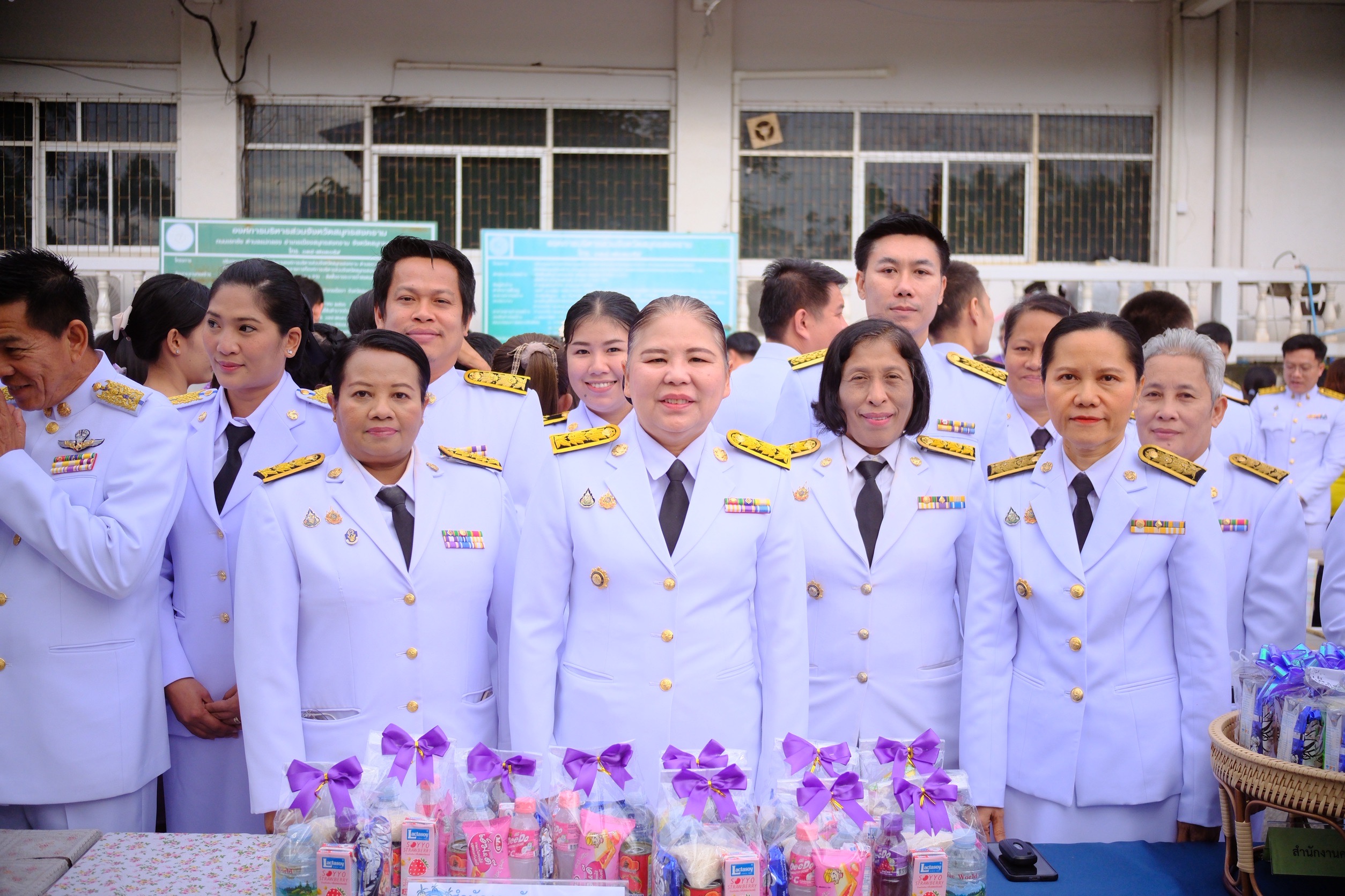 พช.สมุทรสงคราม ร่วมพิธีทำบุญตักบาตรถวายพระราชกุศลและพิธีถวายพระพรชัยมงคล เนื่องในโอกาสวันคล้ายวันประสูติพระเจ้าวรวงศ์เธอ พระองค์เจ้าโสมสวลี กรมหมื่นสุทธนารีนาถ