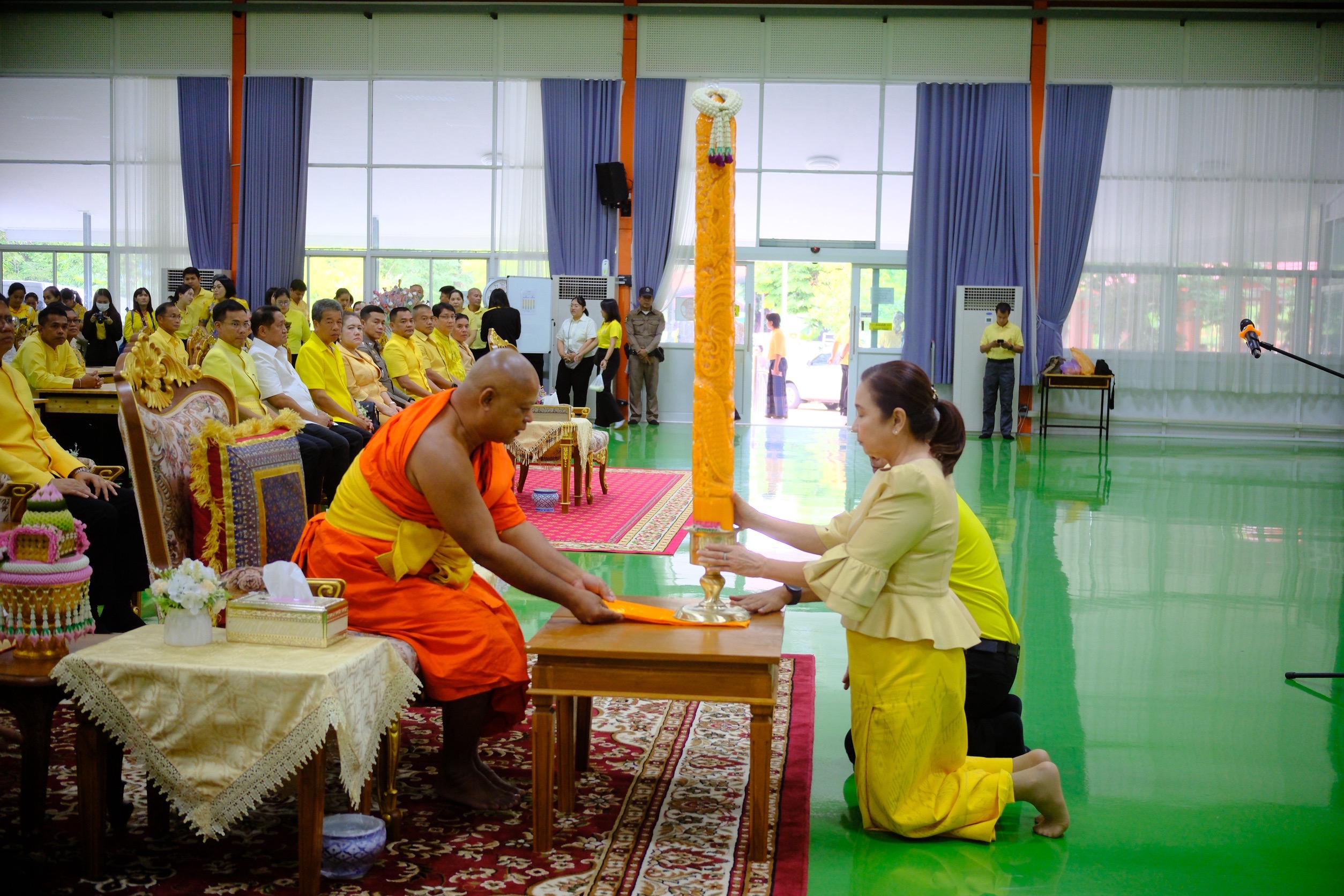 พช.สมุทรสงคราม ร่วมพิธีมอบเทียนพรรษาและพิธีถวายเทียนพรรษา 116 วัด จังหวัดสมุทรสงคราม เพื่อเป็นพุทธบูชาและถวายเป็นพระราชกุศลแด่พระบาทสมเด็จพระเจ้าอยู่หัว เนื่องในโอกาสวันเฉลิมพระชนมพรรษา 28 กรกฎาคม 2568