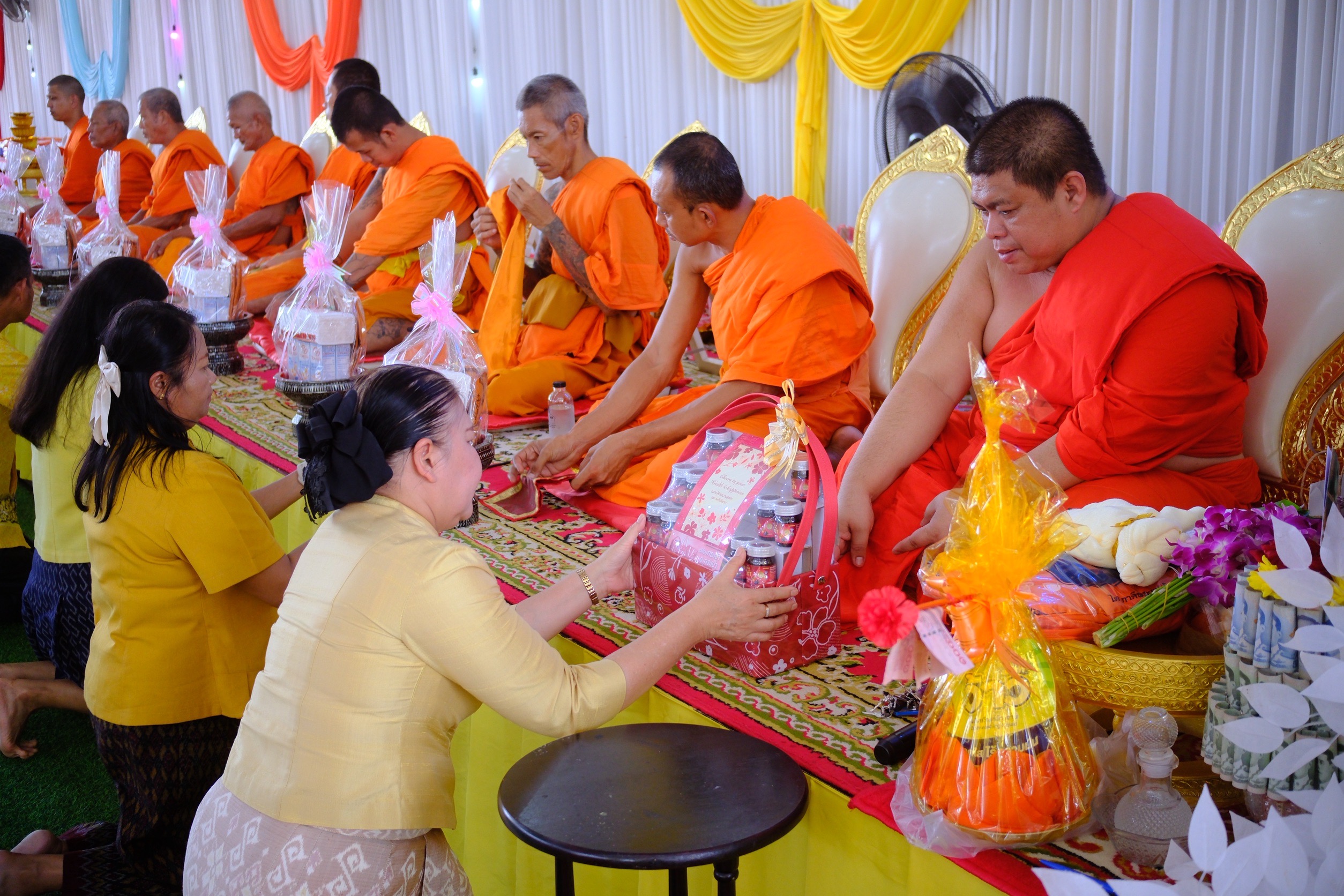 พช.สมุทรสงคราม จัดพิธีถวายเทียนพรรษา เพื่อถวายเป็นพุทธบูชาและถวายเป็นพระราชกุศลแด่ พระบาทสมเด็จพระเจ้าอยู่หัว เนื่องในโอกาสมหามงคลเฉลิมพระชนมพรรษา 28 กรกฎาคม 2568